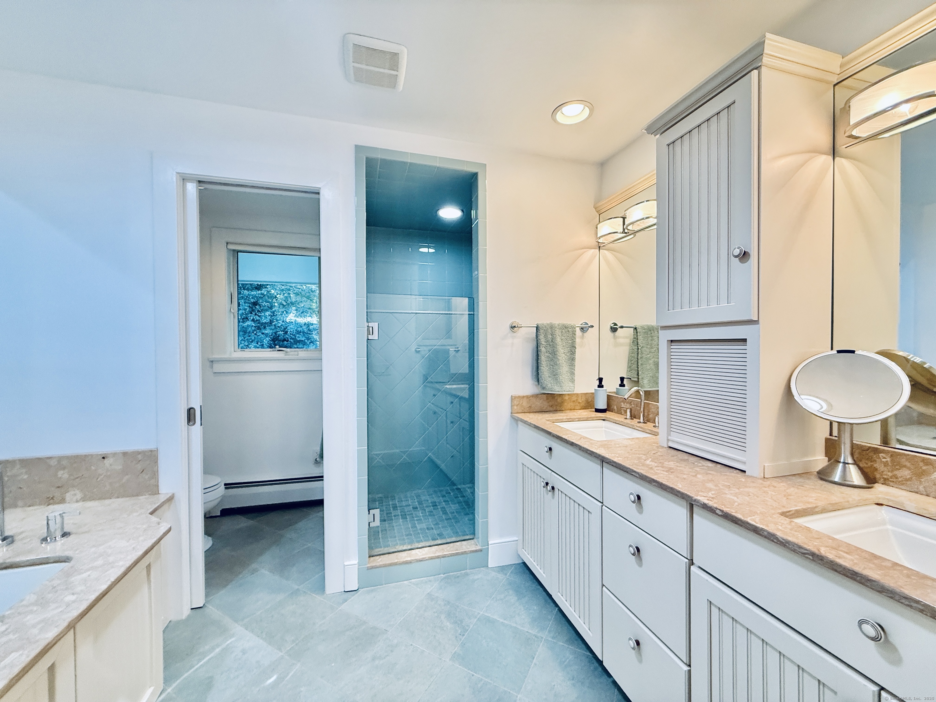 Norwalk, Connecticut 06853, United States, 3 Bedrooms Bedrooms, ,3 BathroomsBathrooms,Residential,Pending,205911