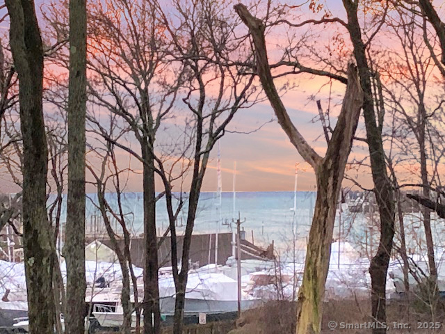 Norwalk, Connecticut 06853, United States, 3 Bedrooms Bedrooms, ,3 BathroomsBathrooms,Residential,Pending,205911