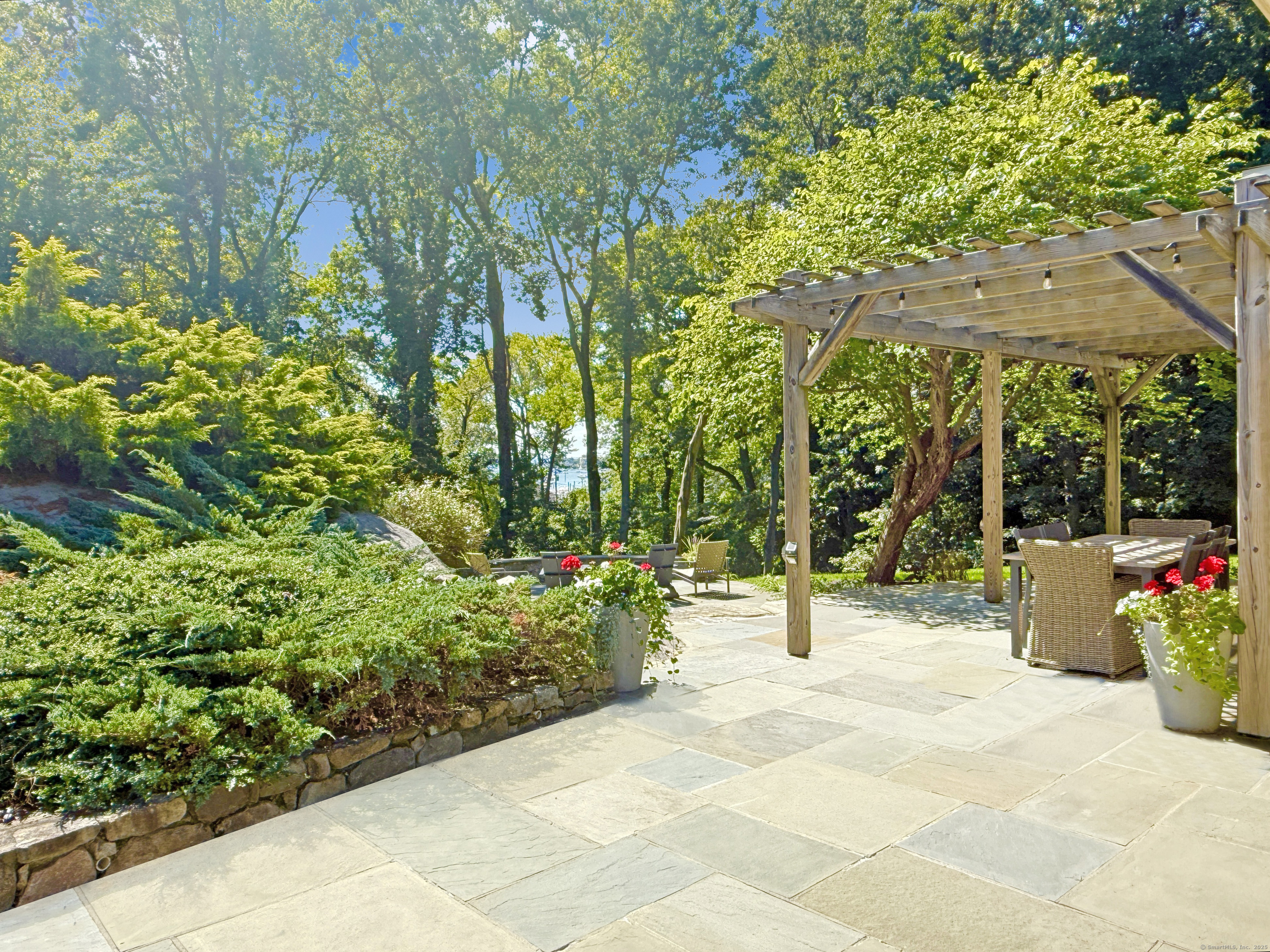 Norwalk, Connecticut 06853, United States, 3 Bedrooms Bedrooms, ,3 BathroomsBathrooms,Residential,Pending,205911