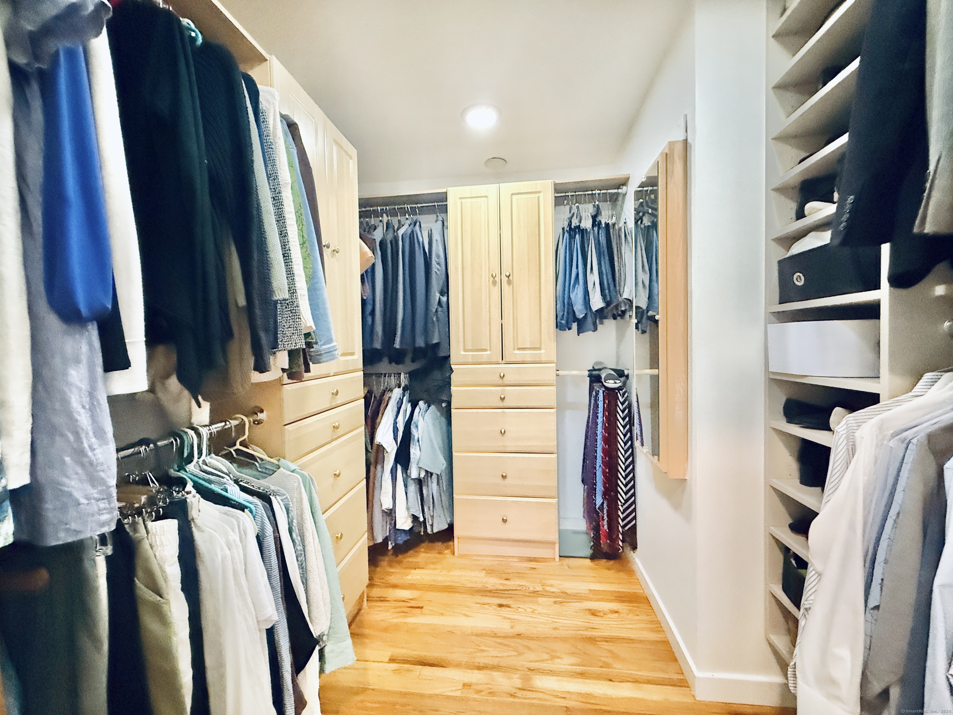 Norwalk, Connecticut 06853, United States, 3 Bedrooms Bedrooms, ,3 BathroomsBathrooms,Residential,Pending,205911