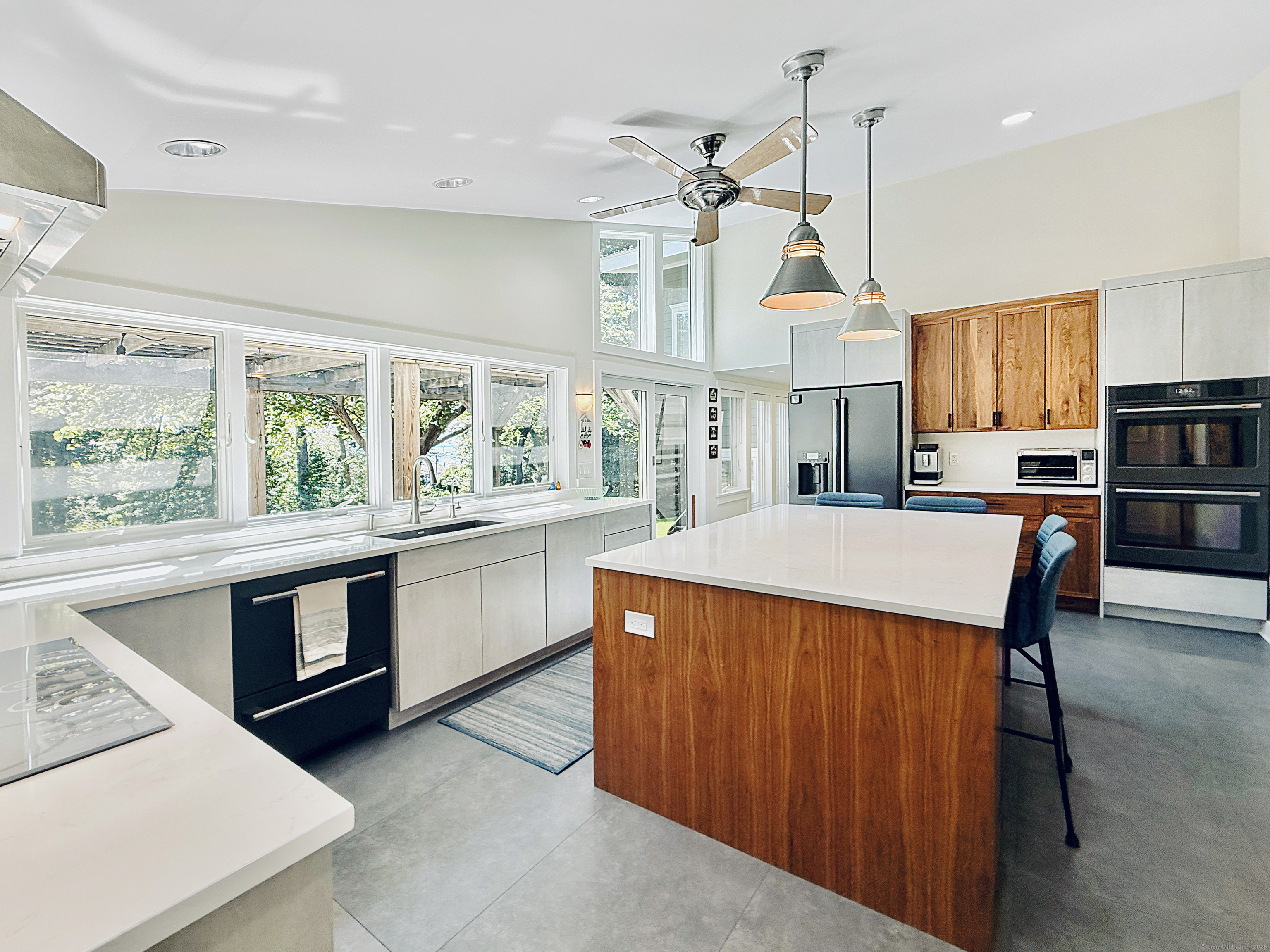 Norwalk, Connecticut 06853, United States, 3 Bedrooms Bedrooms, ,3 BathroomsBathrooms,Residential,Pending,205911