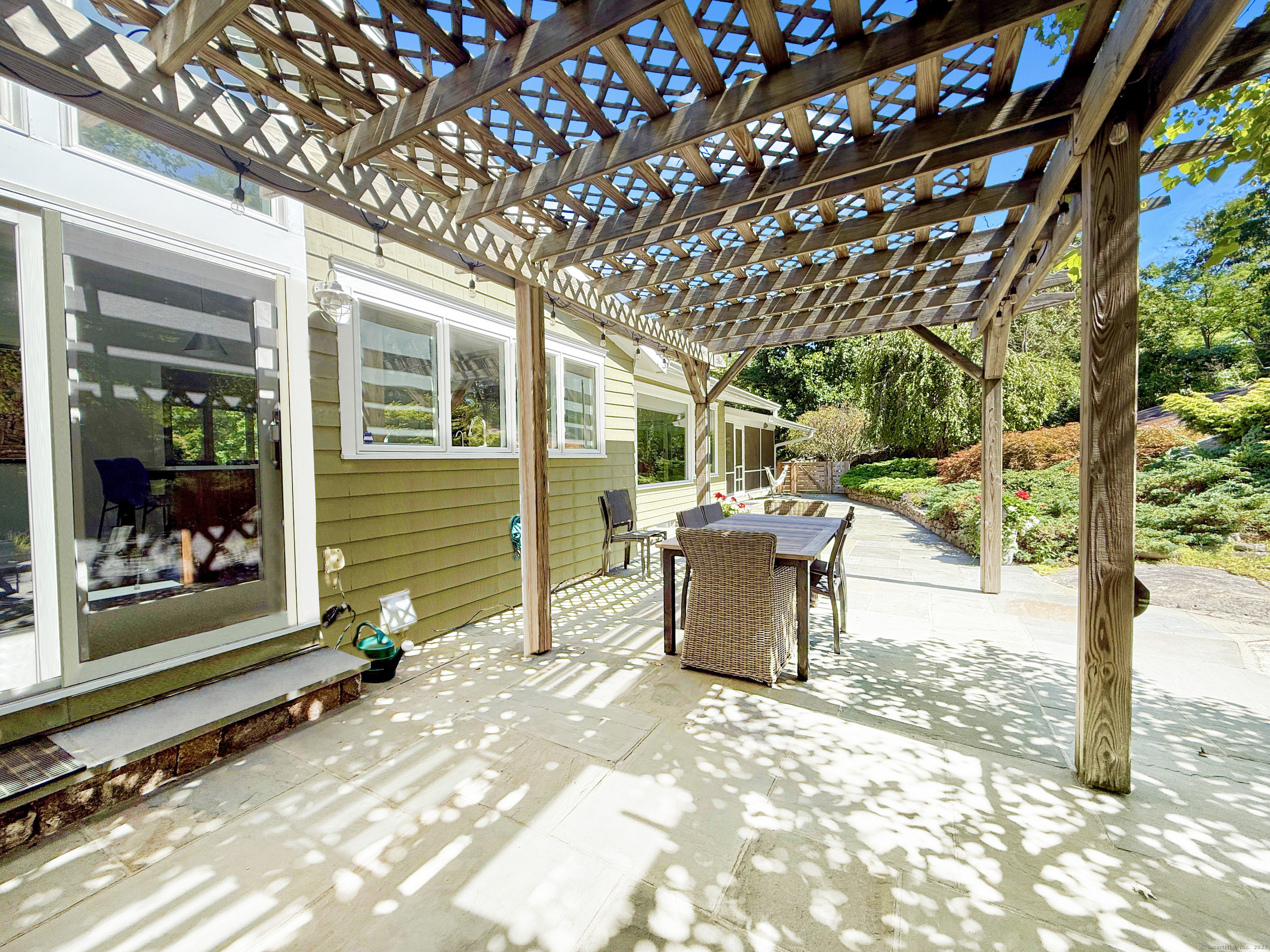 Norwalk, Connecticut 06853, United States, 3 Bedrooms Bedrooms, ,3 BathroomsBathrooms,Residential,Pending,205911