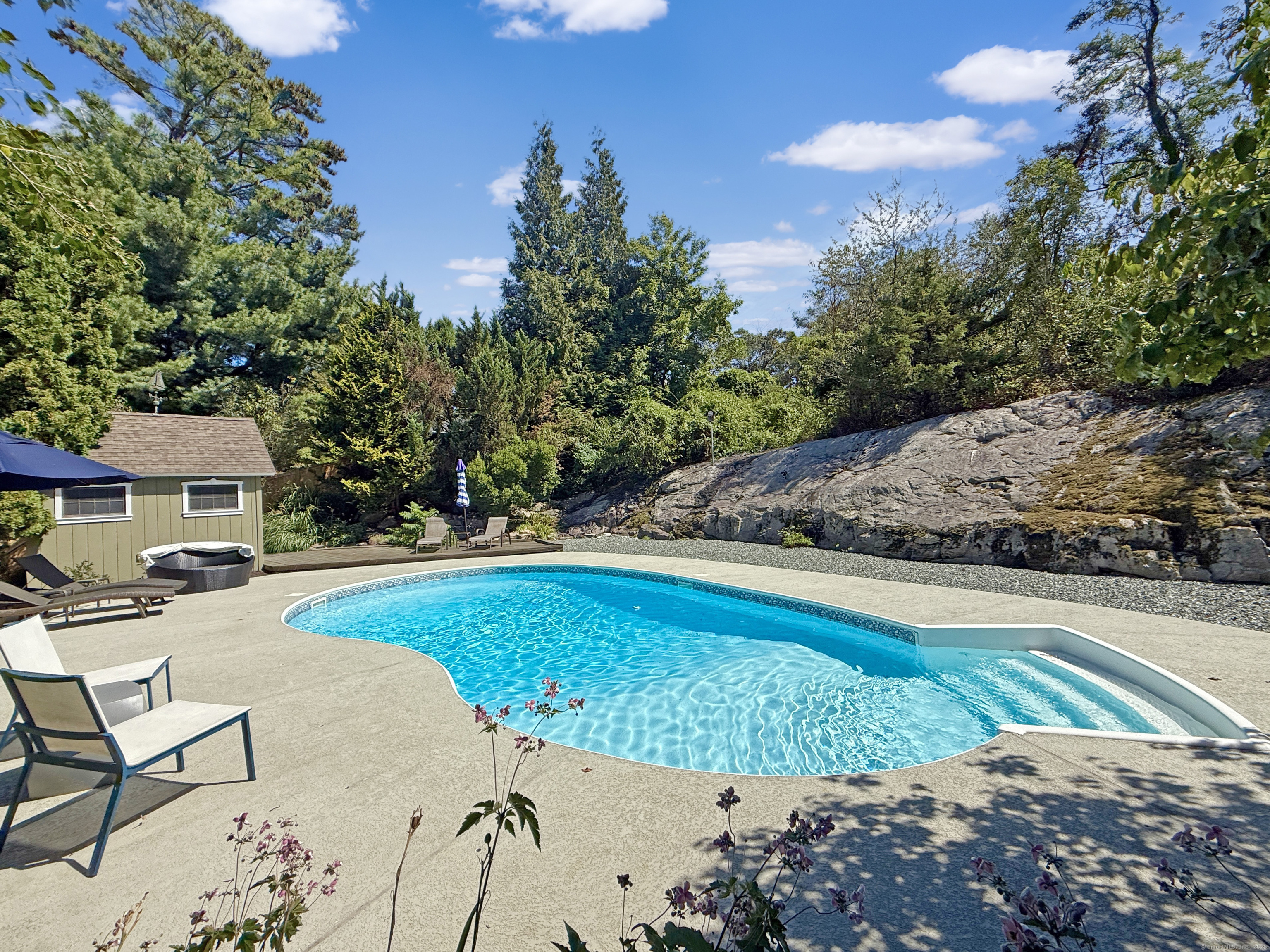 Norwalk, Connecticut 06853, United States, 3 Bedrooms Bedrooms, ,3 BathroomsBathrooms,Residential,Pending,205911