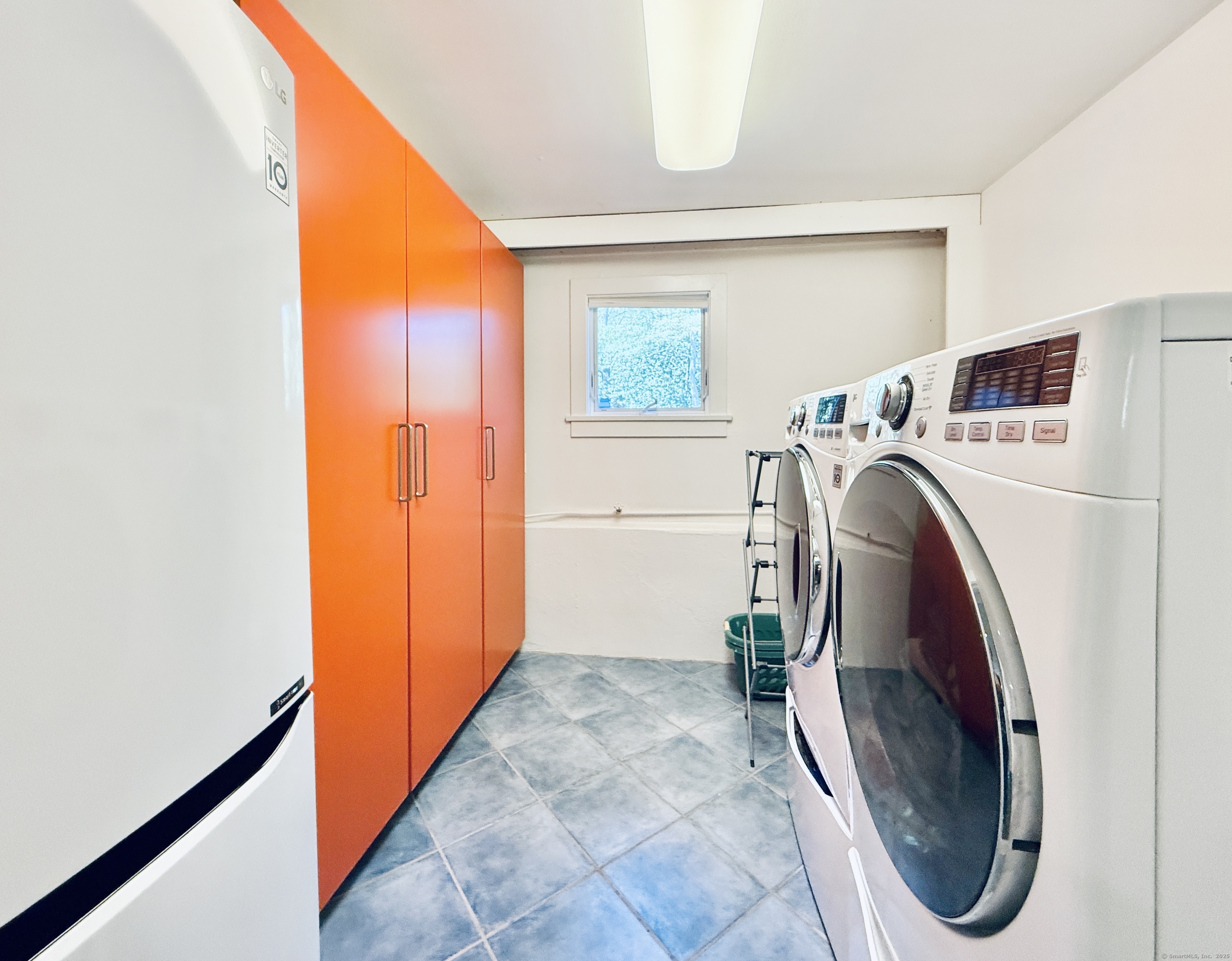 Norwalk, Connecticut 06853, United States, 3 Bedrooms Bedrooms, ,3 BathroomsBathrooms,Residential,Pending,205911