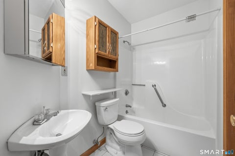 Tiny photo for 33 Langdon Court #D102, Berlin, CT 06037 (MLS # 24200590)