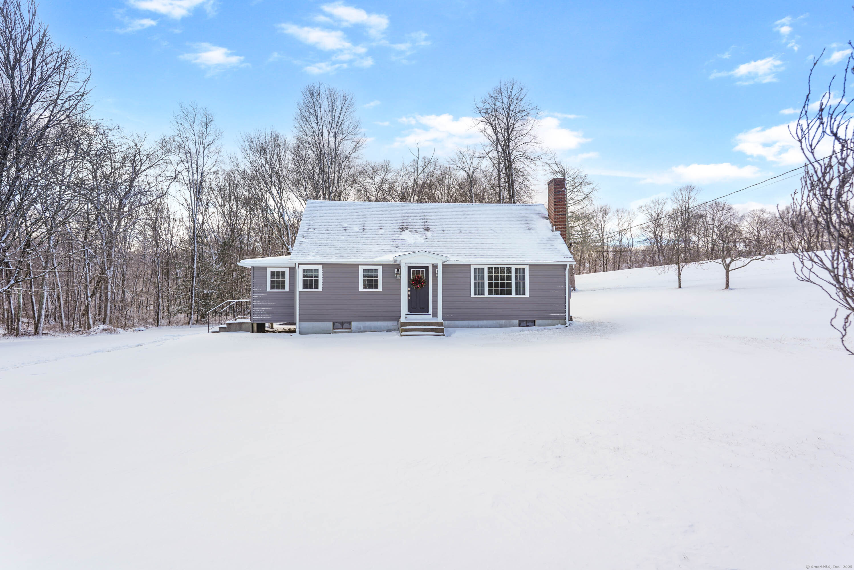 300 Kennerson Reservoir Road, Ashford, Connecticut - 3 Bedrooms  
2 Bathrooms  
5 Rooms - 