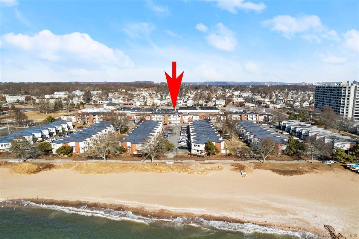 West Walk 242, West Haven, Connecticut - 1 Bedrooms  
1 Bathrooms  
3 Rooms - 