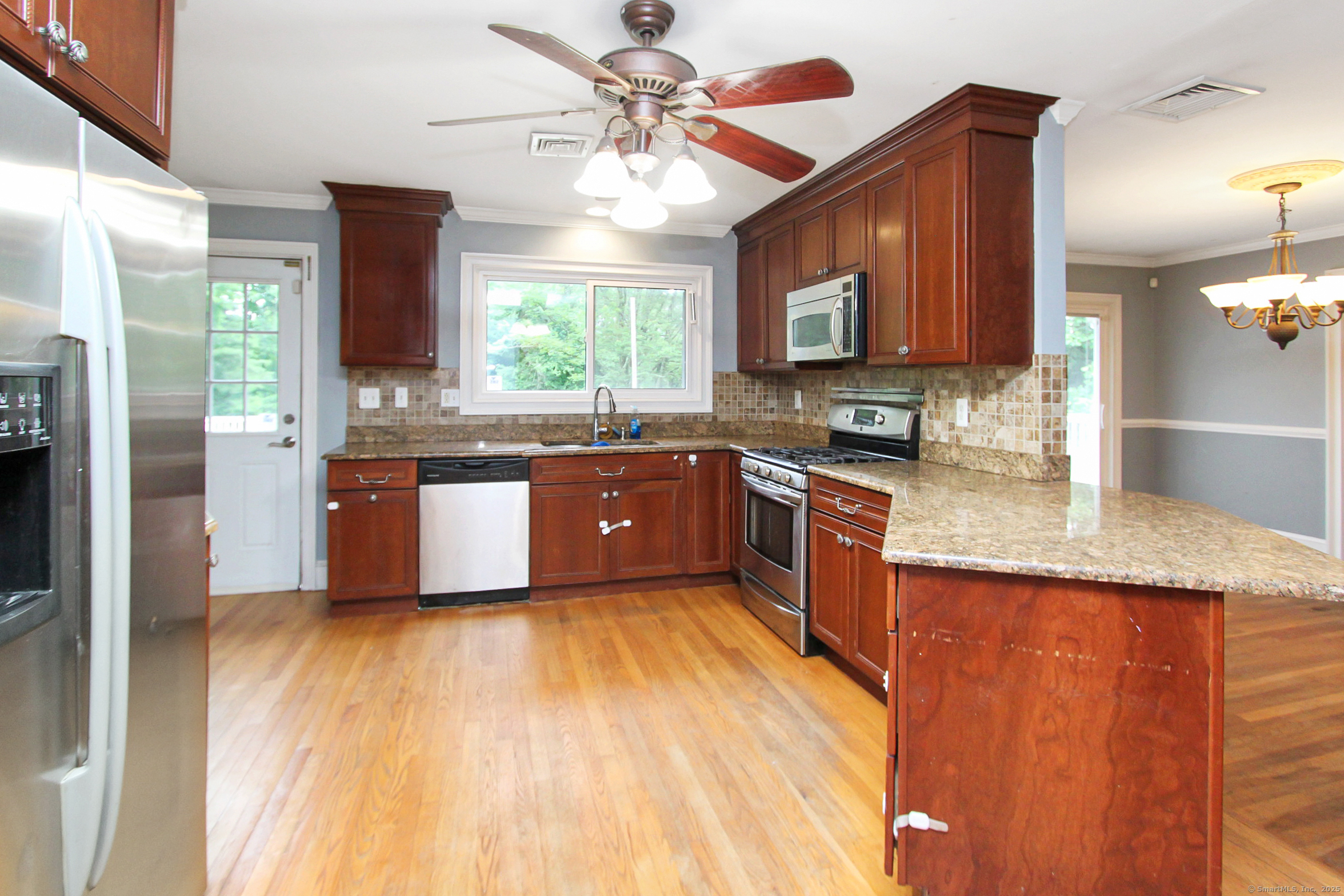 15 Old Stream Lane, Trumbull, Connecticut image 9