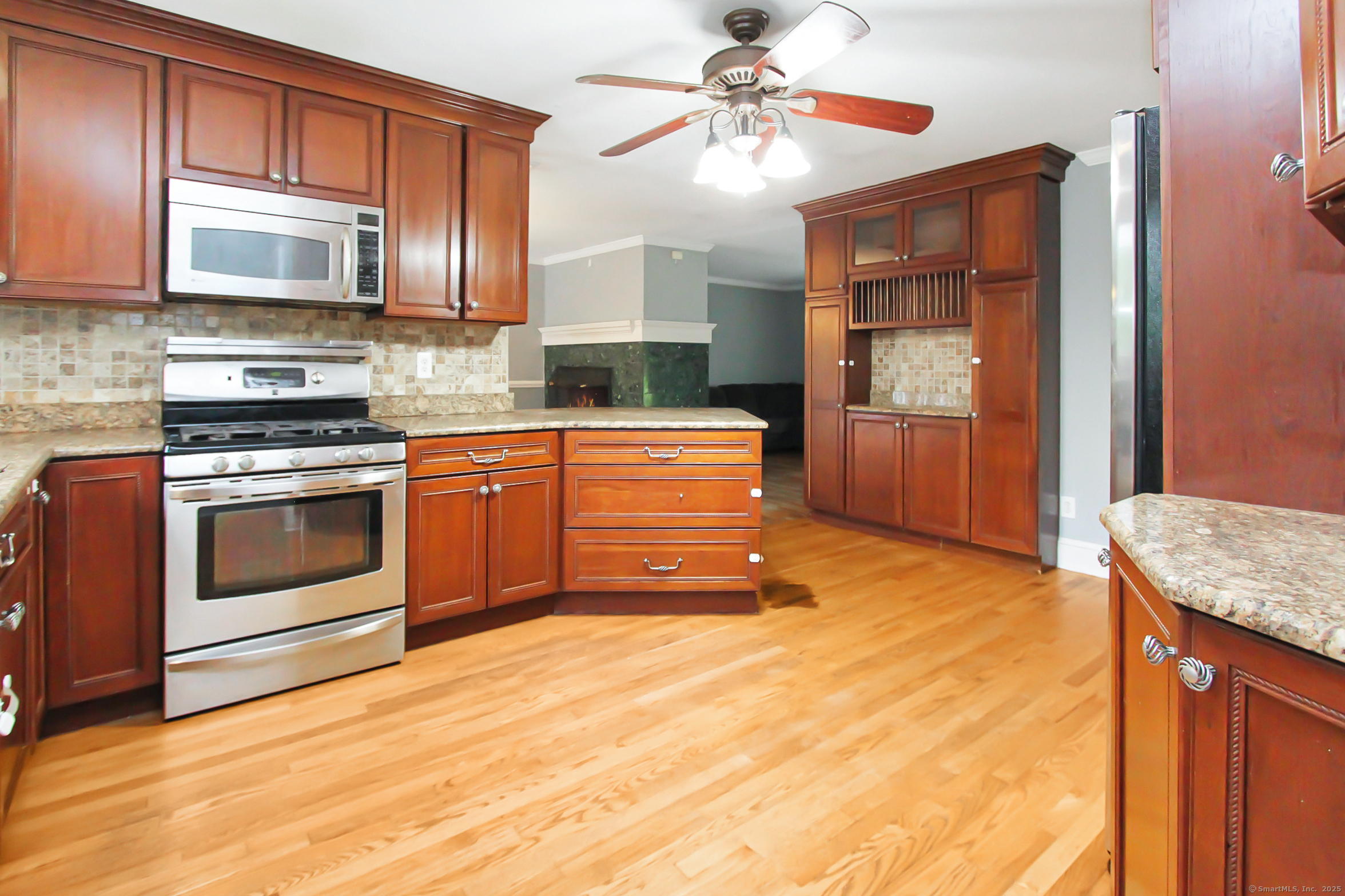 15 Old Stream Lane, Trumbull, Connecticut image 8