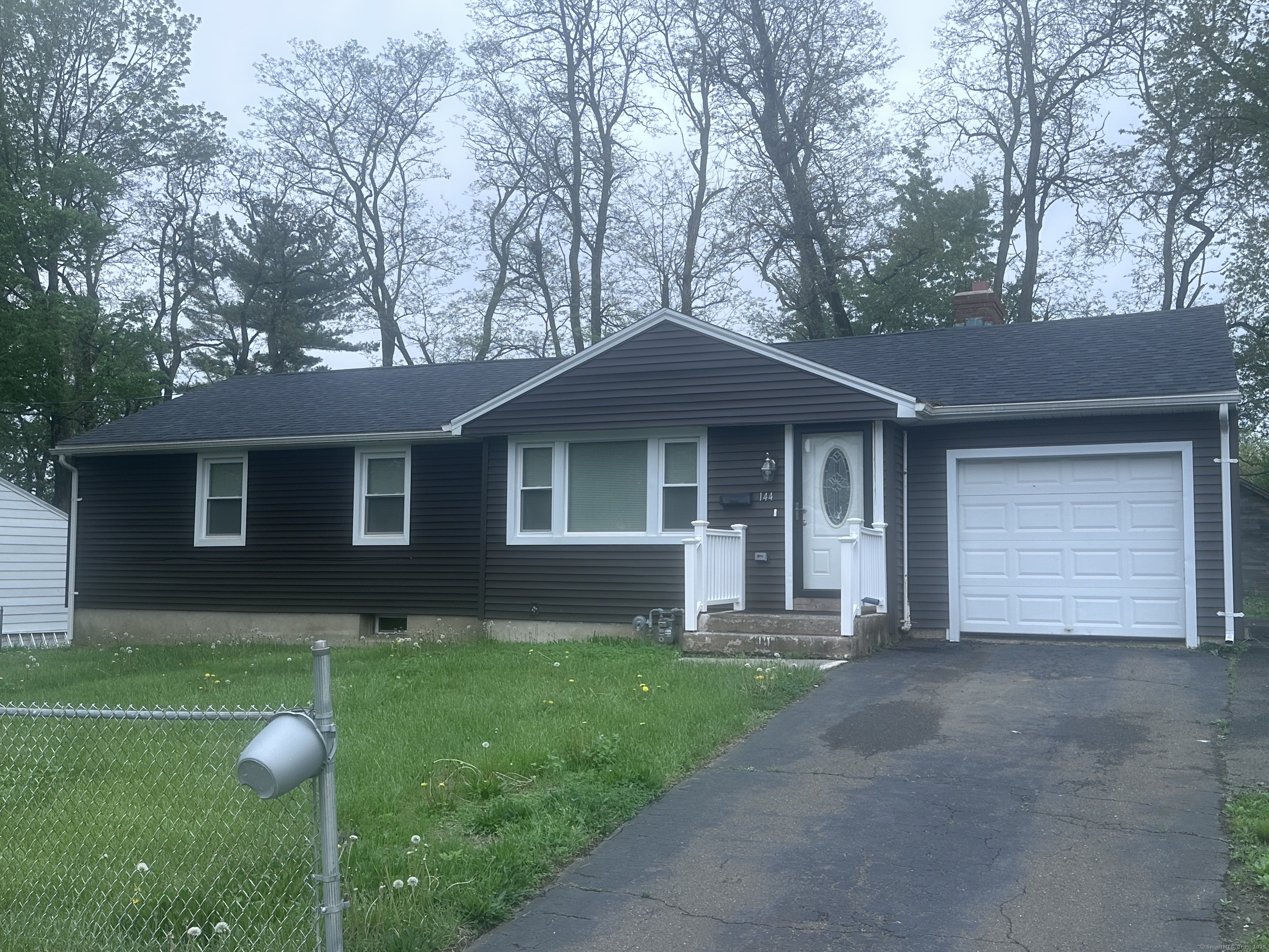 Property for Sale at Thomaston Street, Hartford, Connecticut - Bedrooms: 3 
Bathrooms: 3 
Rooms: 5  - $309,000