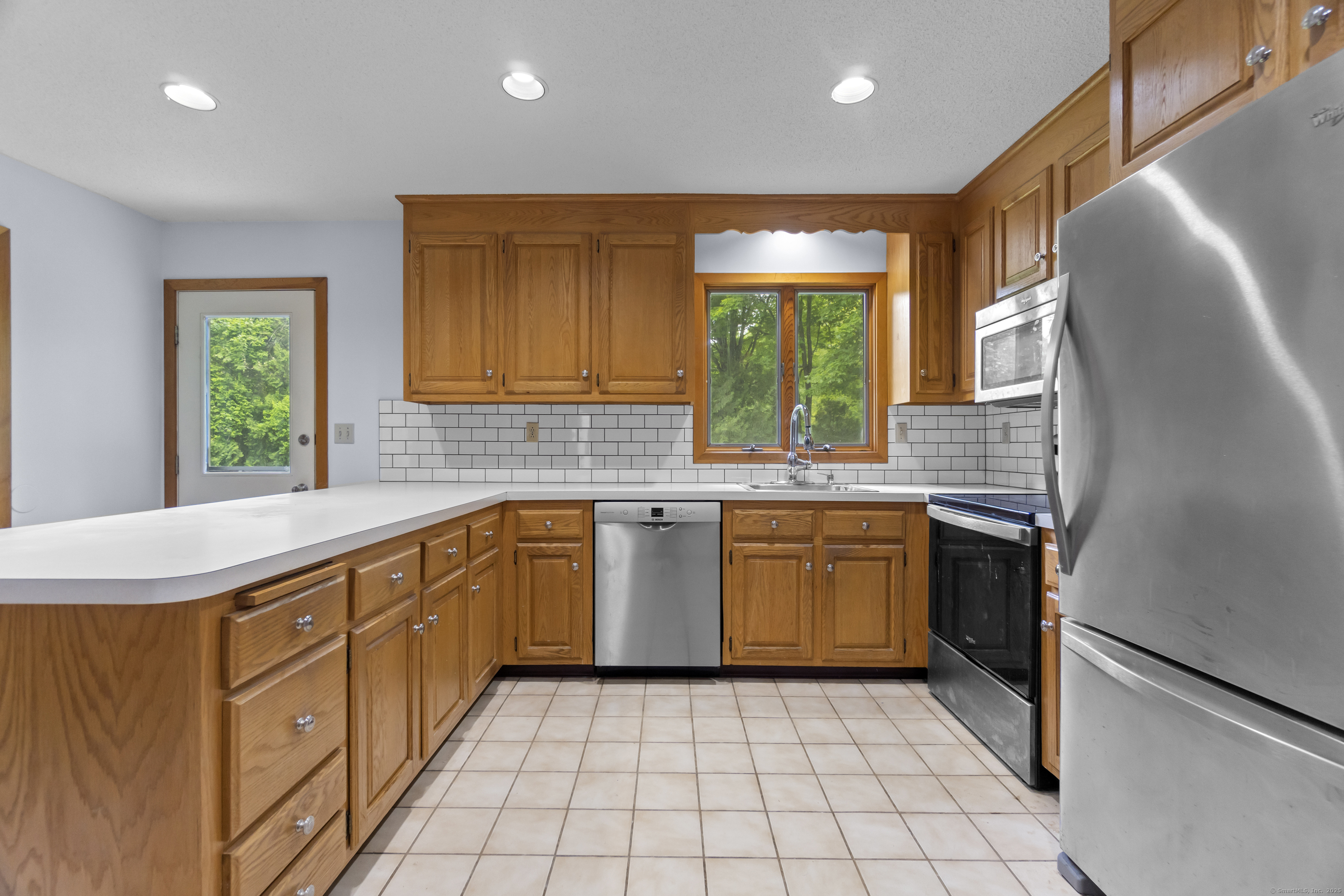 2 Meadowview Lane, Norwich, Connecticut image 15