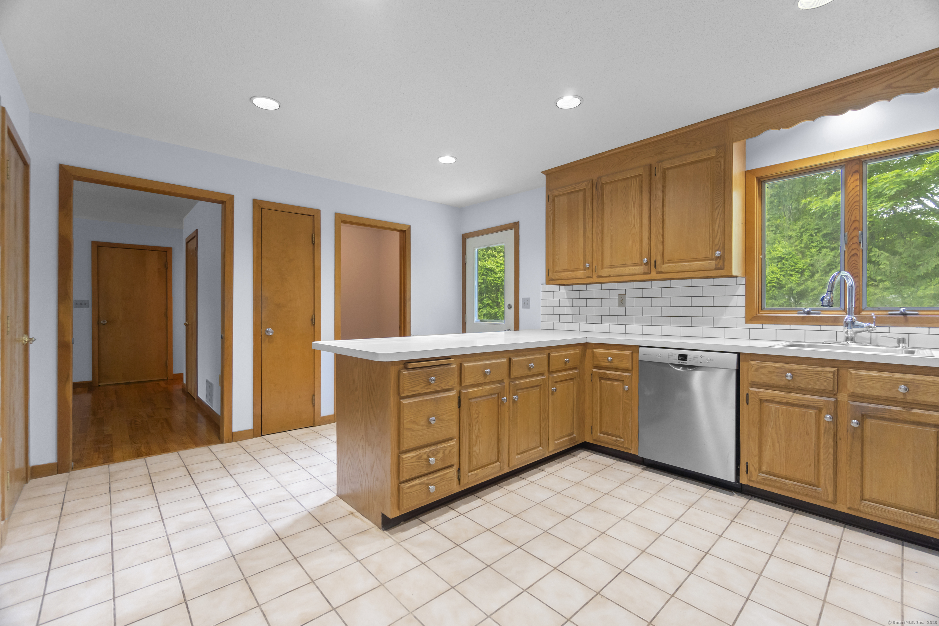 2 Meadowview Lane, Norwich, Connecticut image 16