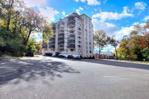 Photo of 80 Cartright Street #8J, Bridgeport, CT 06604 (MLS # 24135952)