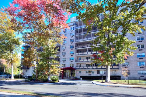 Tiny photo for 80 Cartright Street #8J, Bridgeport, CT 06604 (MLS # 24135952)