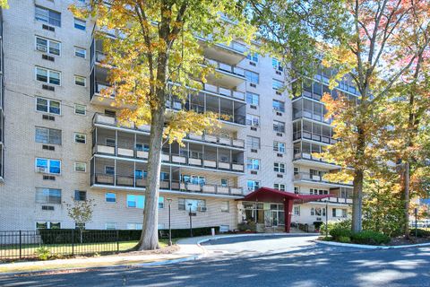 Photo of 80 Cartright Street #8J, Bridgeport, CT 06604 (MLS # 24135952)