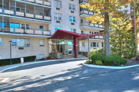 Tiny photo for 80 Cartright Street #8J, Bridgeport, CT 06604 (MLS # 24135952)
