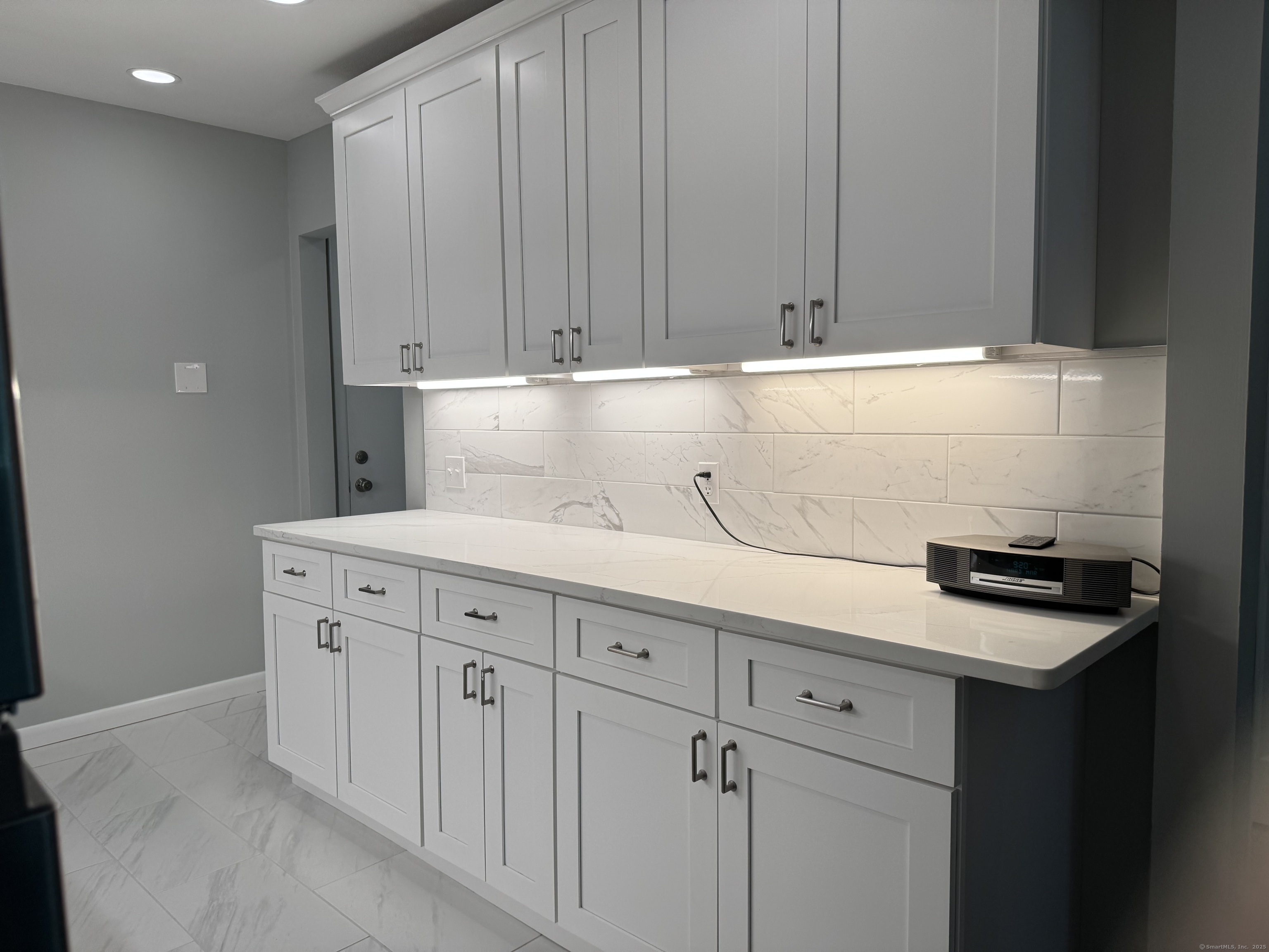 Melba Street Apt 320, Milford, Connecticut - 1 Bedrooms  
1 Bathrooms  
3 Rooms - 