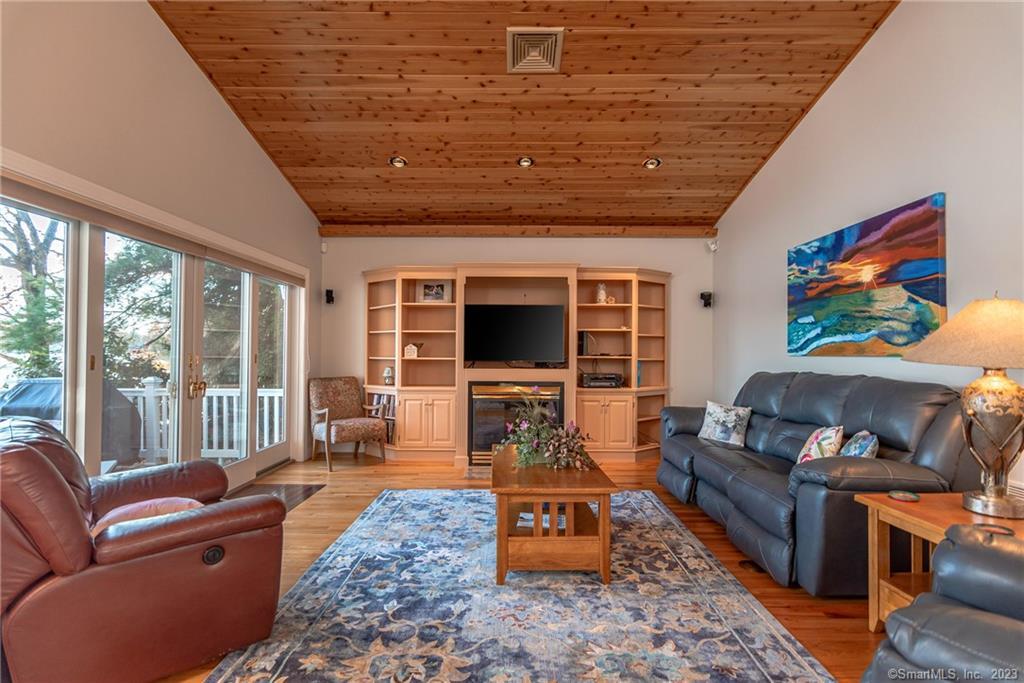 Killingly, Connecticut 06241, United States, 3 Bedrooms Bedrooms, ,2 BathroomsBathrooms,Residential,Active,237542