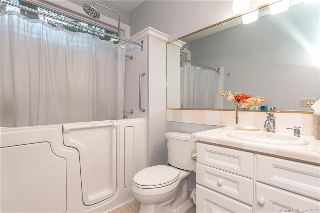 Killingly, Connecticut 06241, United States, 3 Bedrooms Bedrooms, ,2 BathroomsBathrooms,Residential,Active,237542