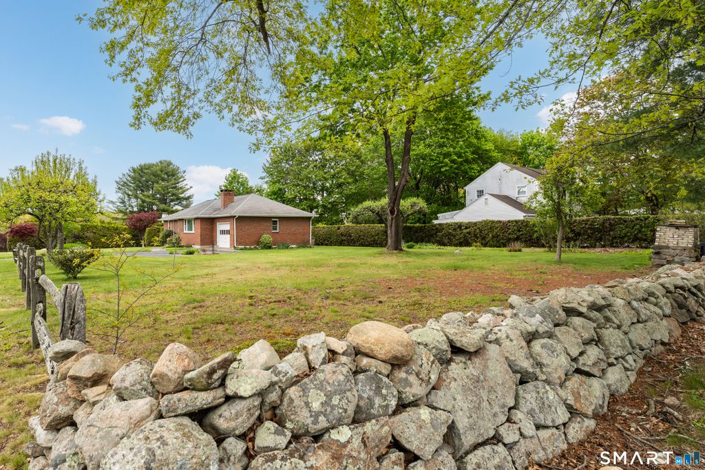 Photo of 38 Irvingdell Place, East Lyme, CT 06333 (MLS # 24174977)