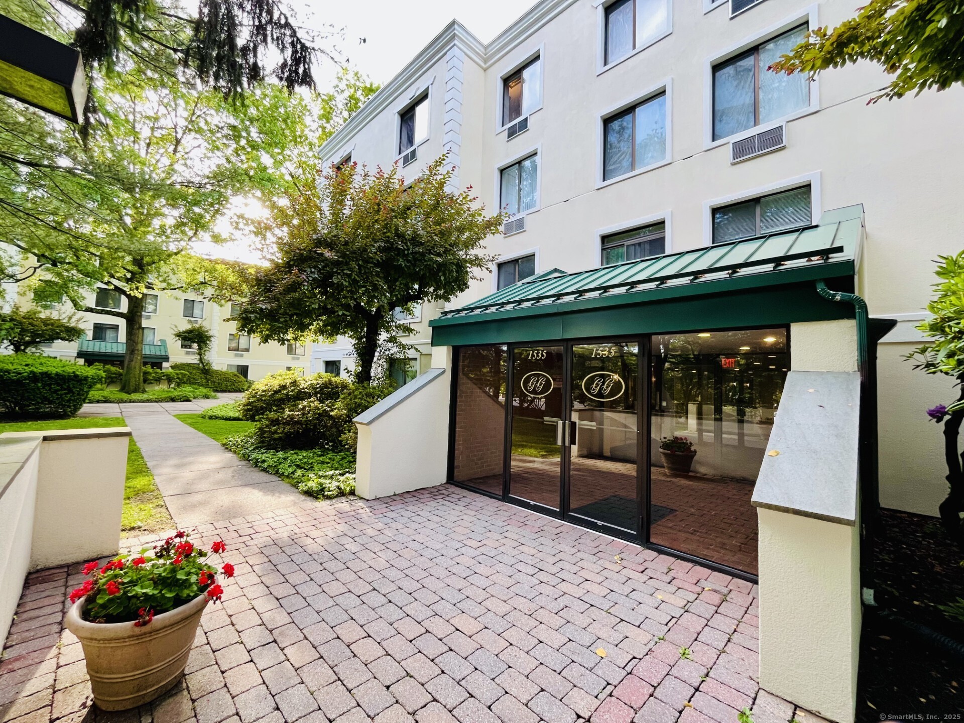 1535 East Putnam Avenue APT 407