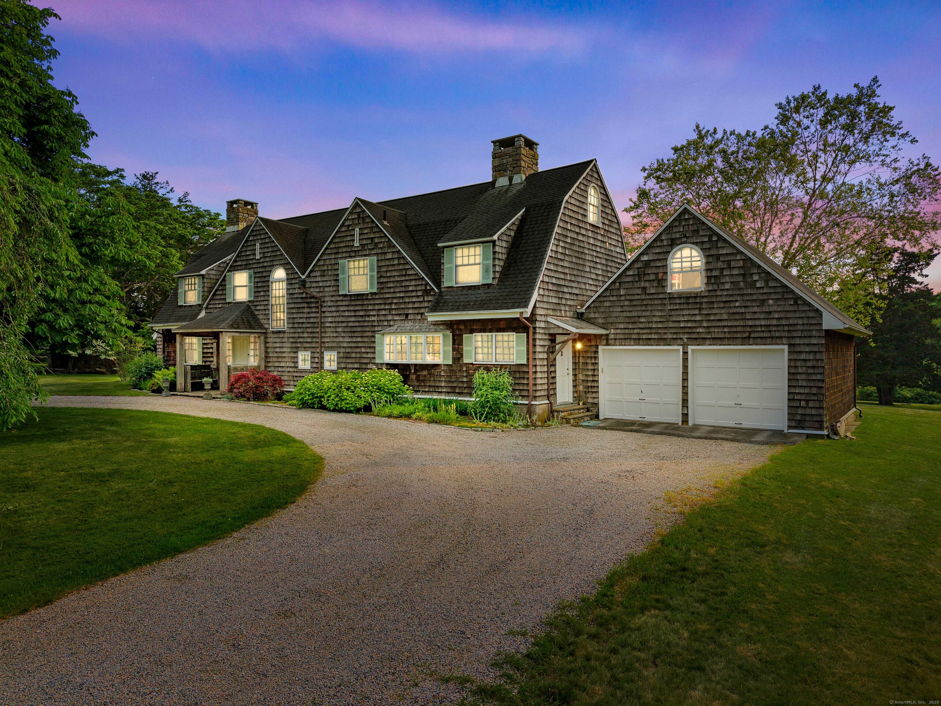Shore Road, Waterford, Connecticut - 4 Bedrooms  
3 Bathrooms  
6 Rooms - 