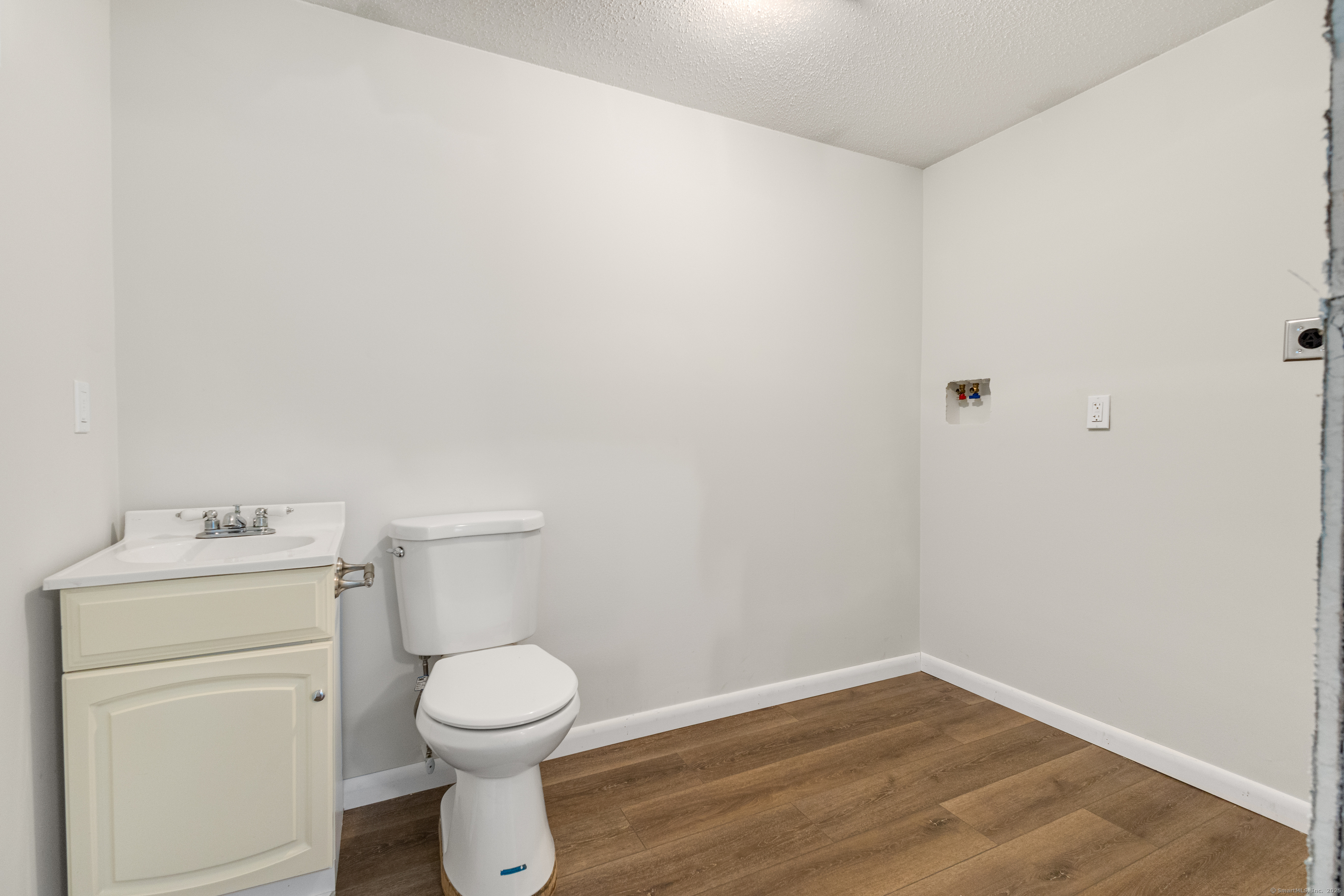 Ledyard, Connecticut 06339, United States, 3 Bedrooms Bedrooms, ,2 BathroomsBathrooms,Residential,Active,187927