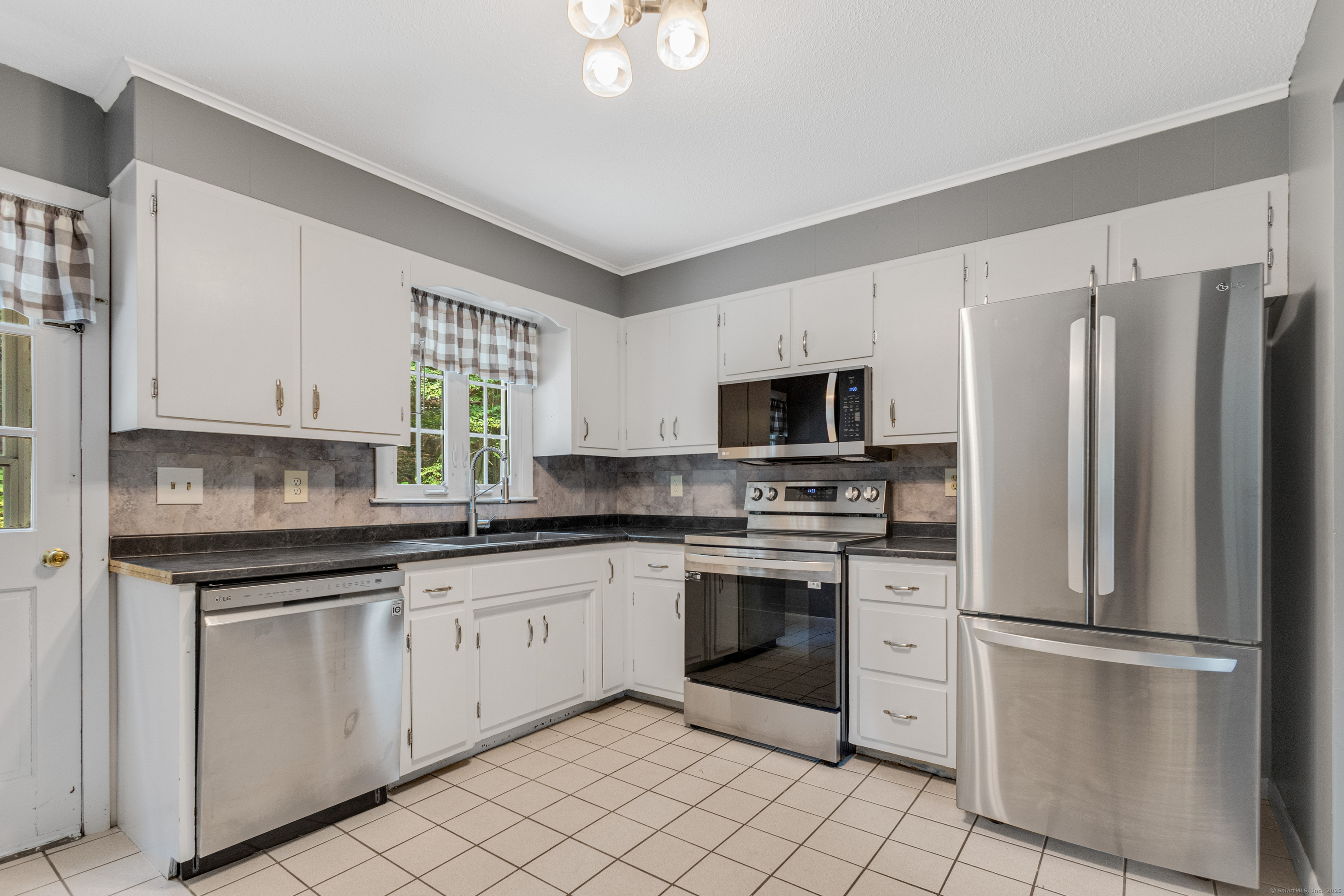 Ledyard, Connecticut 06339, United States, 3 Bedrooms Bedrooms, ,2 BathroomsBathrooms,Residential,Active,187927