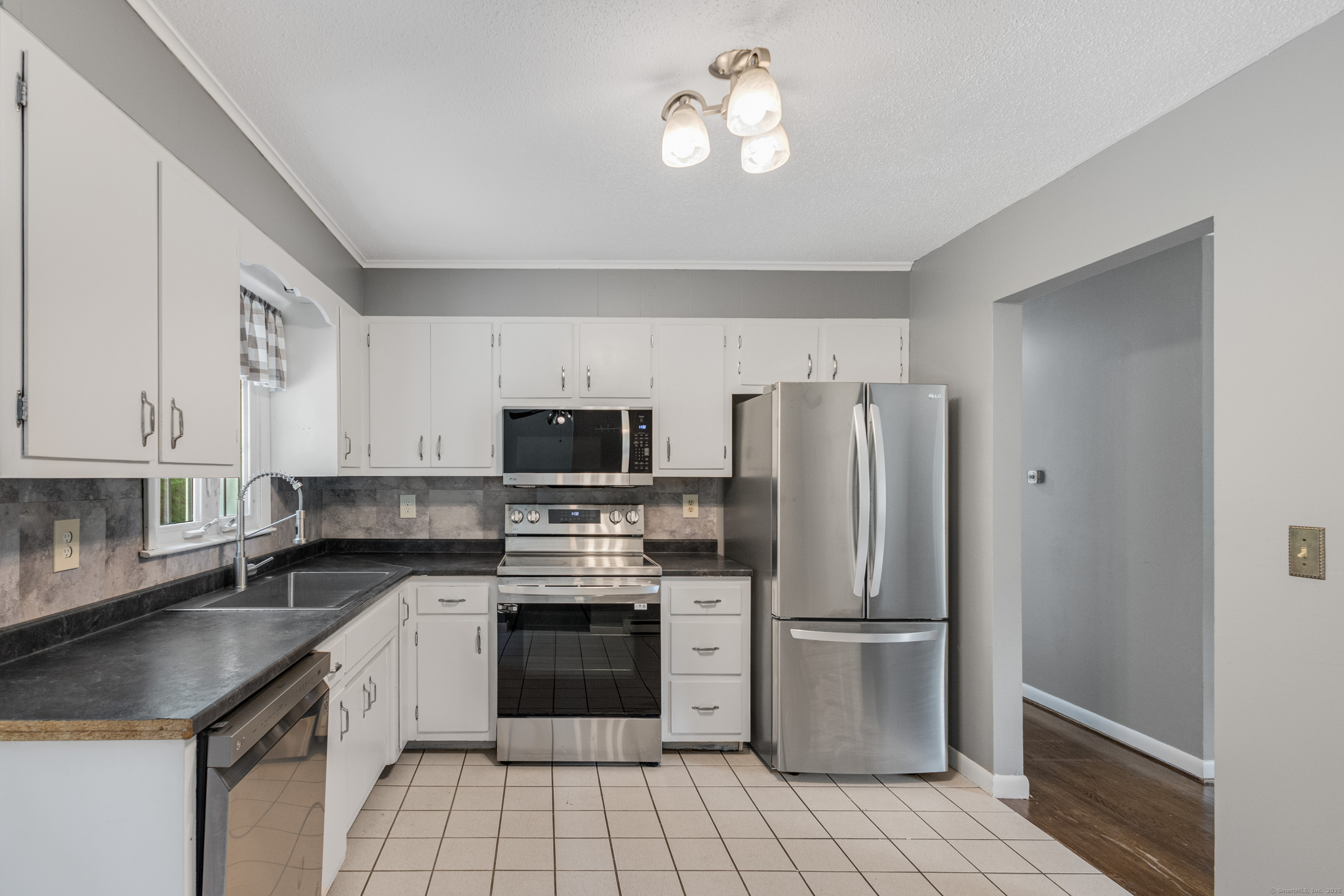 Ledyard, Connecticut 06339, United States, 3 Bedrooms Bedrooms, ,2 BathroomsBathrooms,Residential,Active,187927