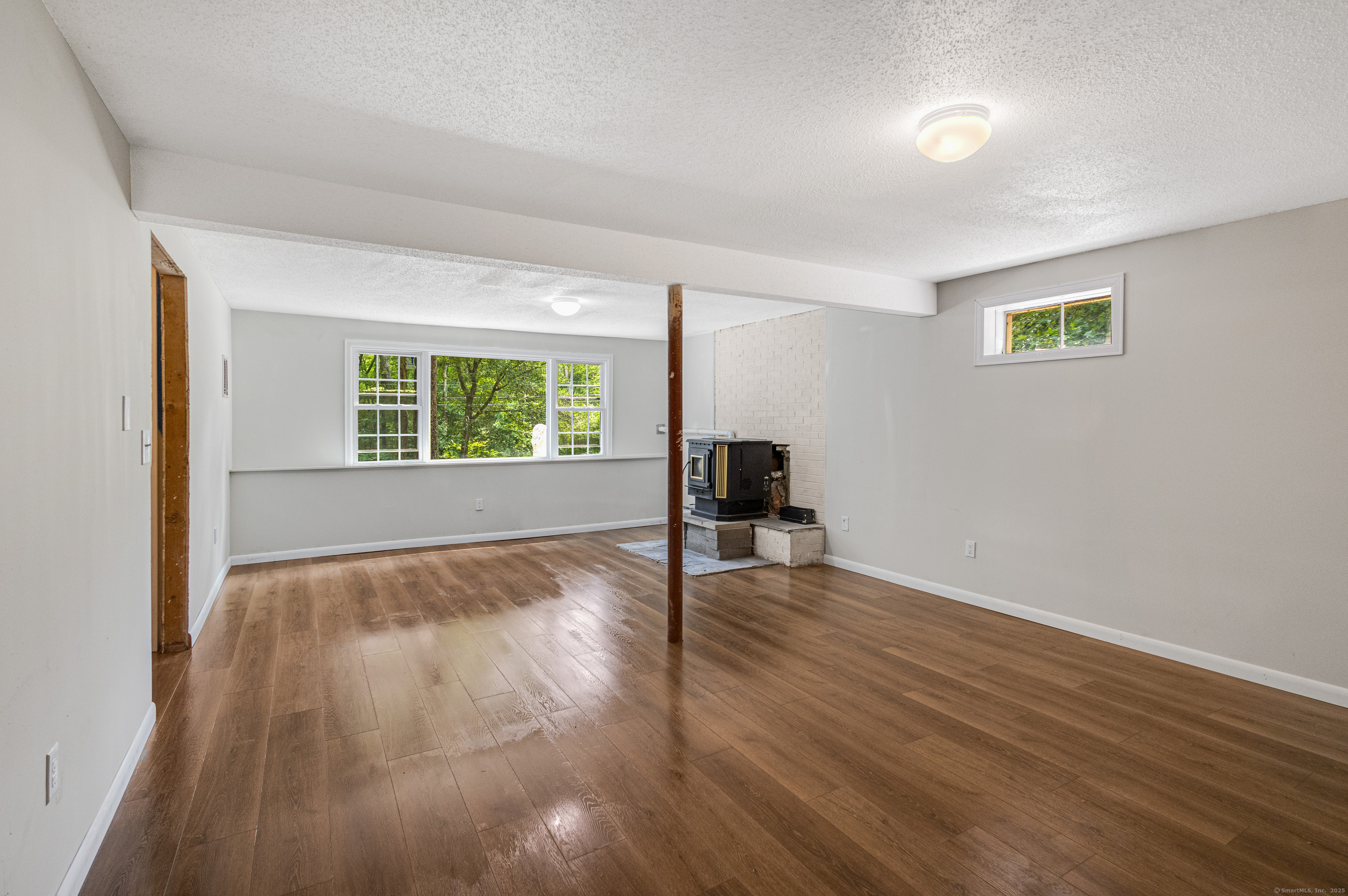 Ledyard, Connecticut 06339, United States, 3 Bedrooms Bedrooms, ,2 BathroomsBathrooms,Residential,Active,187927