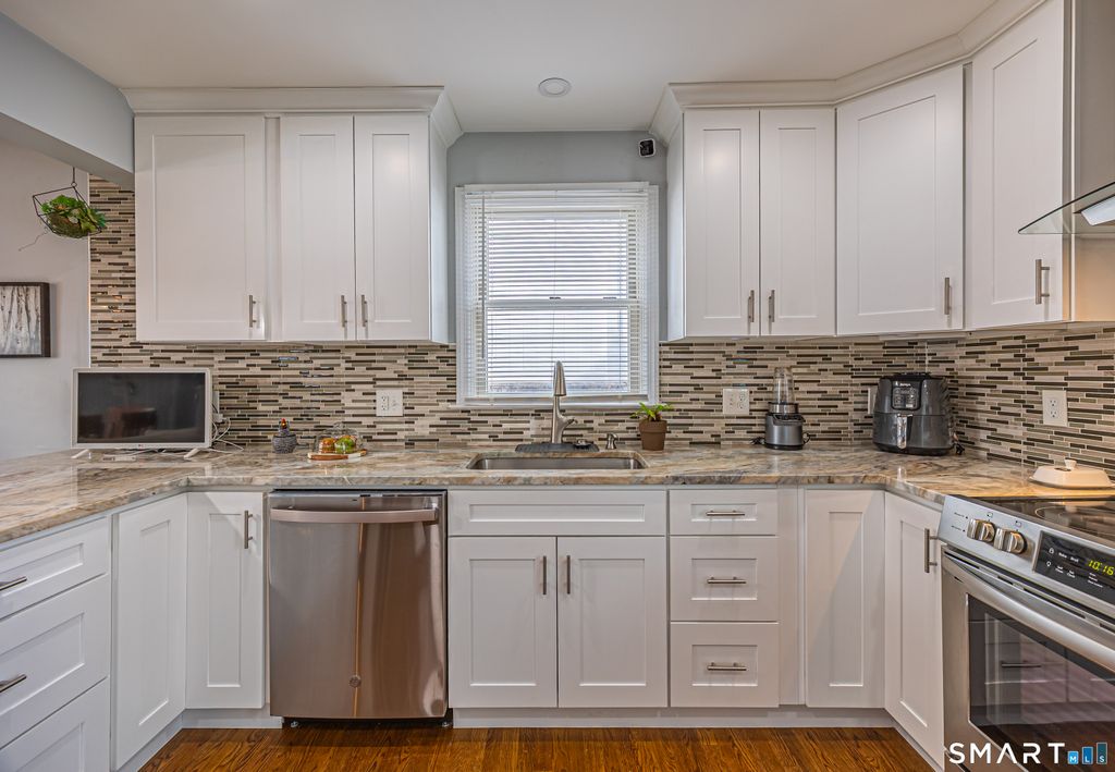 Photo of 206 Sterling Street, Fairfield, CT 06825 (MLS # 24156337)