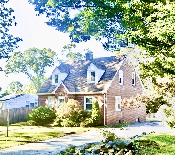 Bloomingdale Road, Waterford, Connecticut - 3 Bedrooms  
2 Bathrooms  
8 Rooms - 