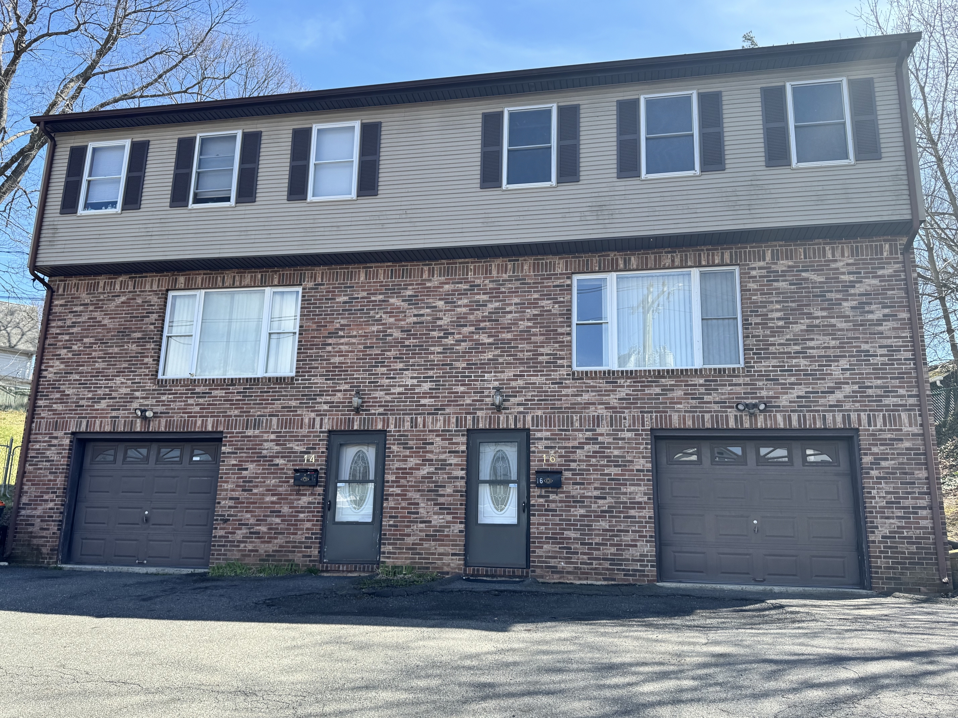 Rental Property at Bradley Avenue, Meriden, Connecticut - Bedrooms: 3 
Bathrooms: 2 
Rooms: 6  - $2,500 MO.
