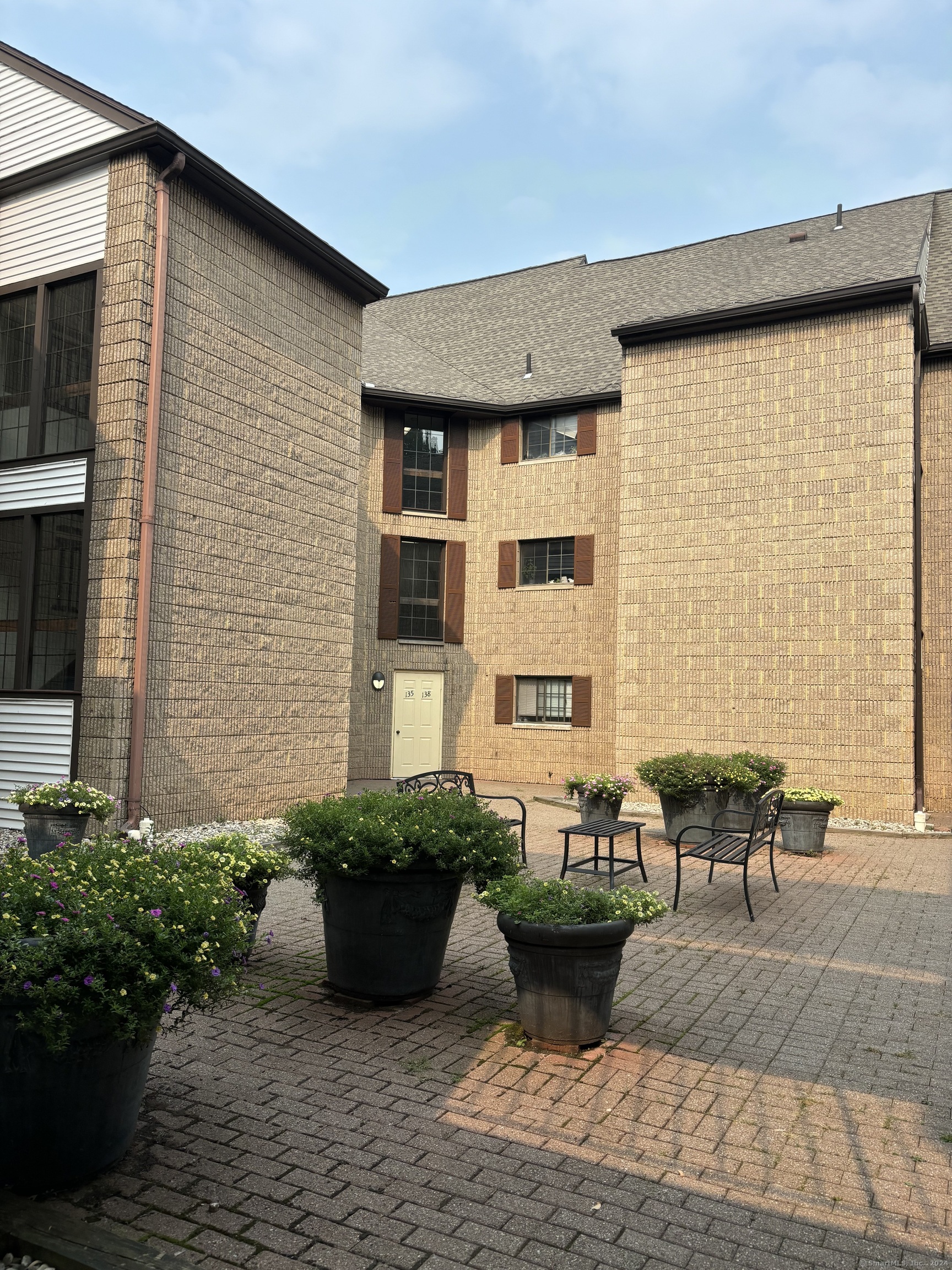 Rental Property at 181 Loomis Drive Apt 138, West Hartford, Connecticut - Bedrooms: 2 
Bathrooms: 2 
Rooms: 4  - $2,900 MO.