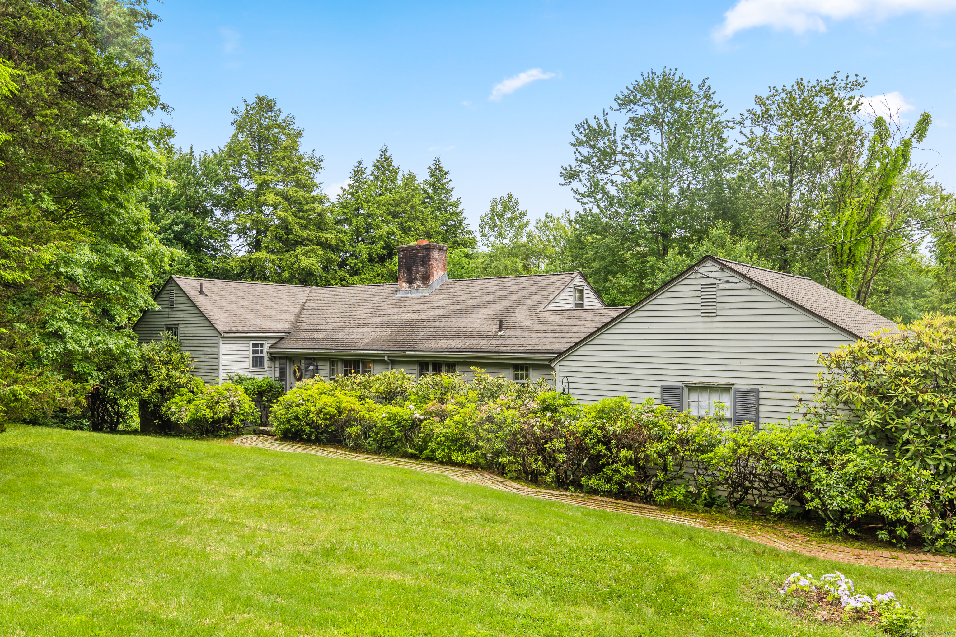 Property for Sale at 193 Stoner Drive, West Hartford, Connecticut - Bedrooms: 3 
Bathrooms: 3 
Rooms: 7  - $399,000