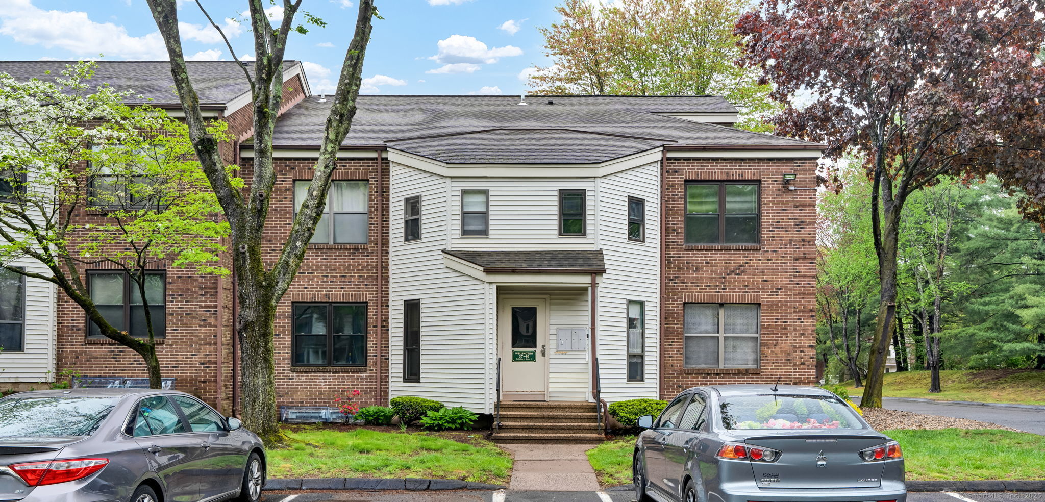Wellington Drive 38, Farmington, Connecticut - 2 Bedrooms  
2 Bathrooms  
4 Rooms - 