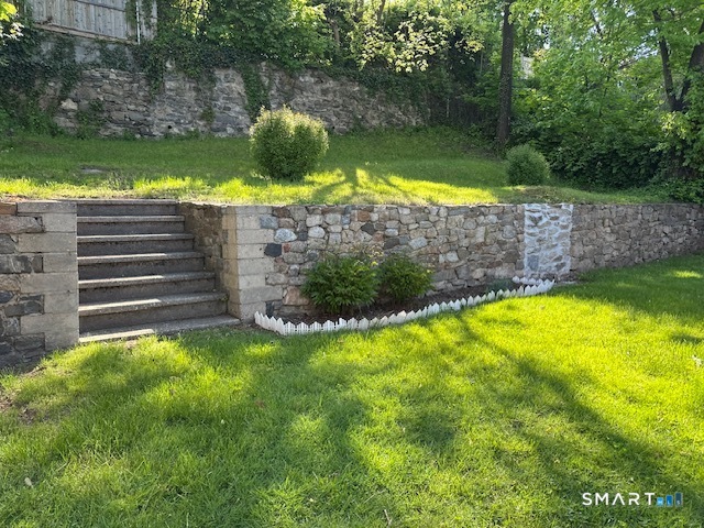 8 Lincoln Avenue