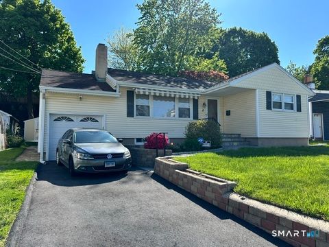 Photo of 8 Lincoln Avenue, Norwalk, CT 06854 (MLS # 24173903)