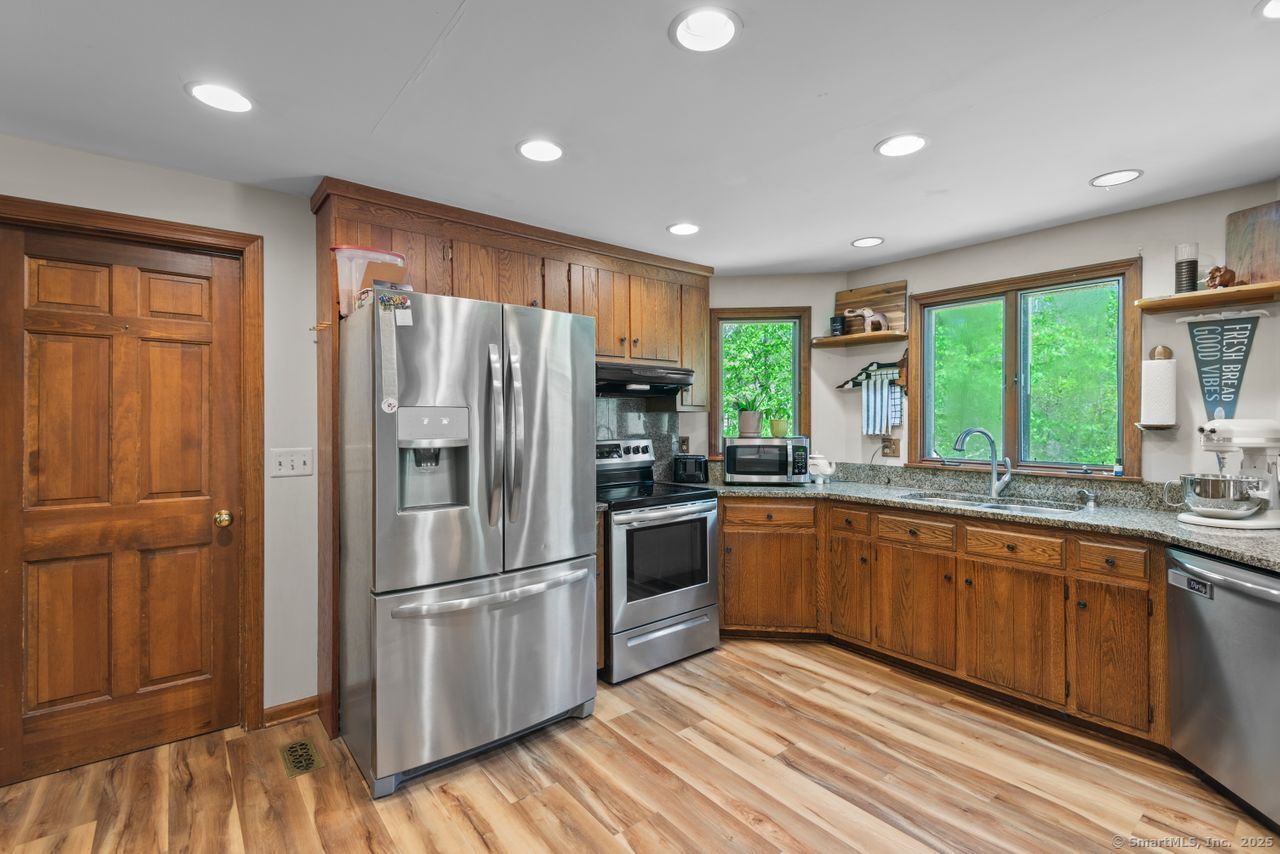 8 King James Drive, East Lyme, Connecticut image 6