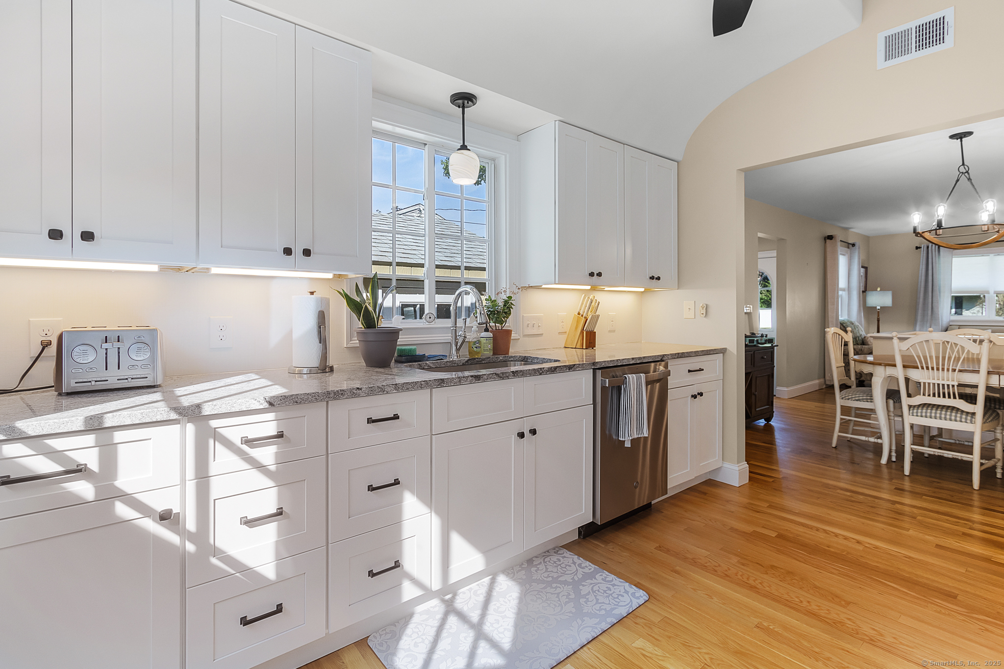 18 Quaker Lane, Southington, Connecticut image 9