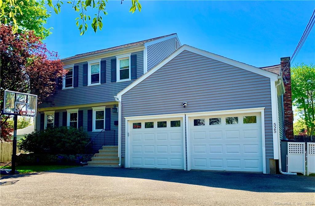 525 Oldfield Road, Fairfield, Connecticut - 3 Bedrooms  
3 Bathrooms  
7 Rooms - 