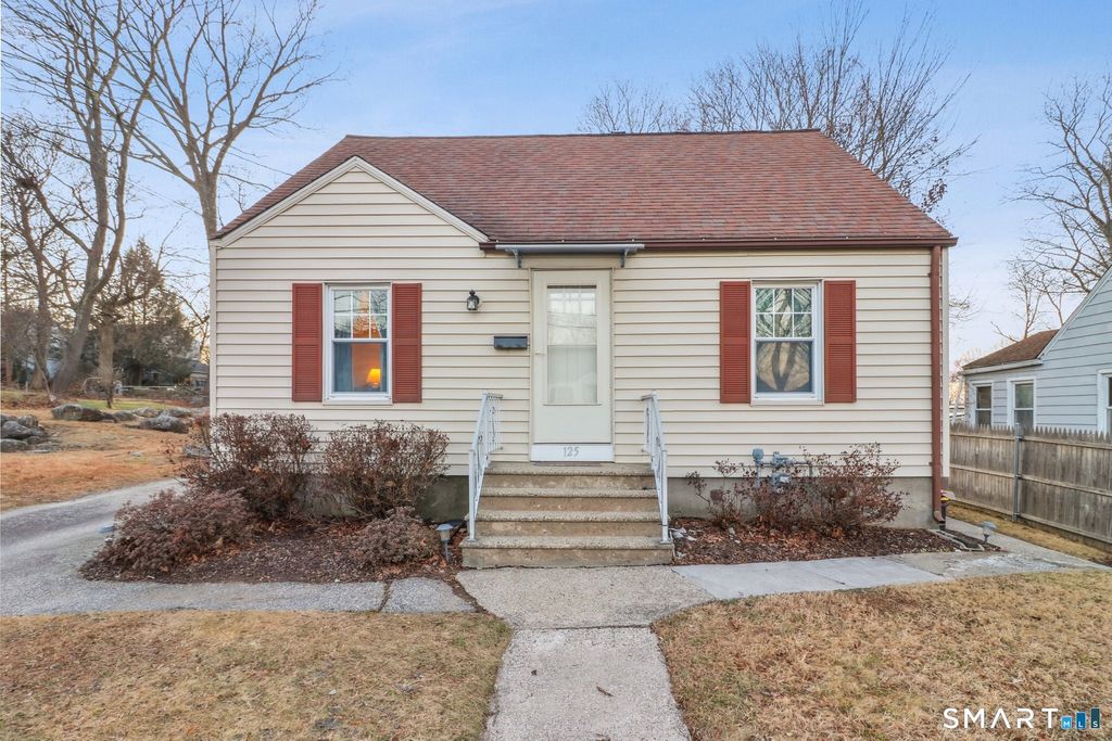 Photo of 125 Macarthur Drive, Waterbury, CT 06704 (MLS # 24148923)