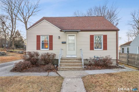 Photo of 125 Macarthur Drive, Waterbury, CT 06704 (MLS # 24148923)