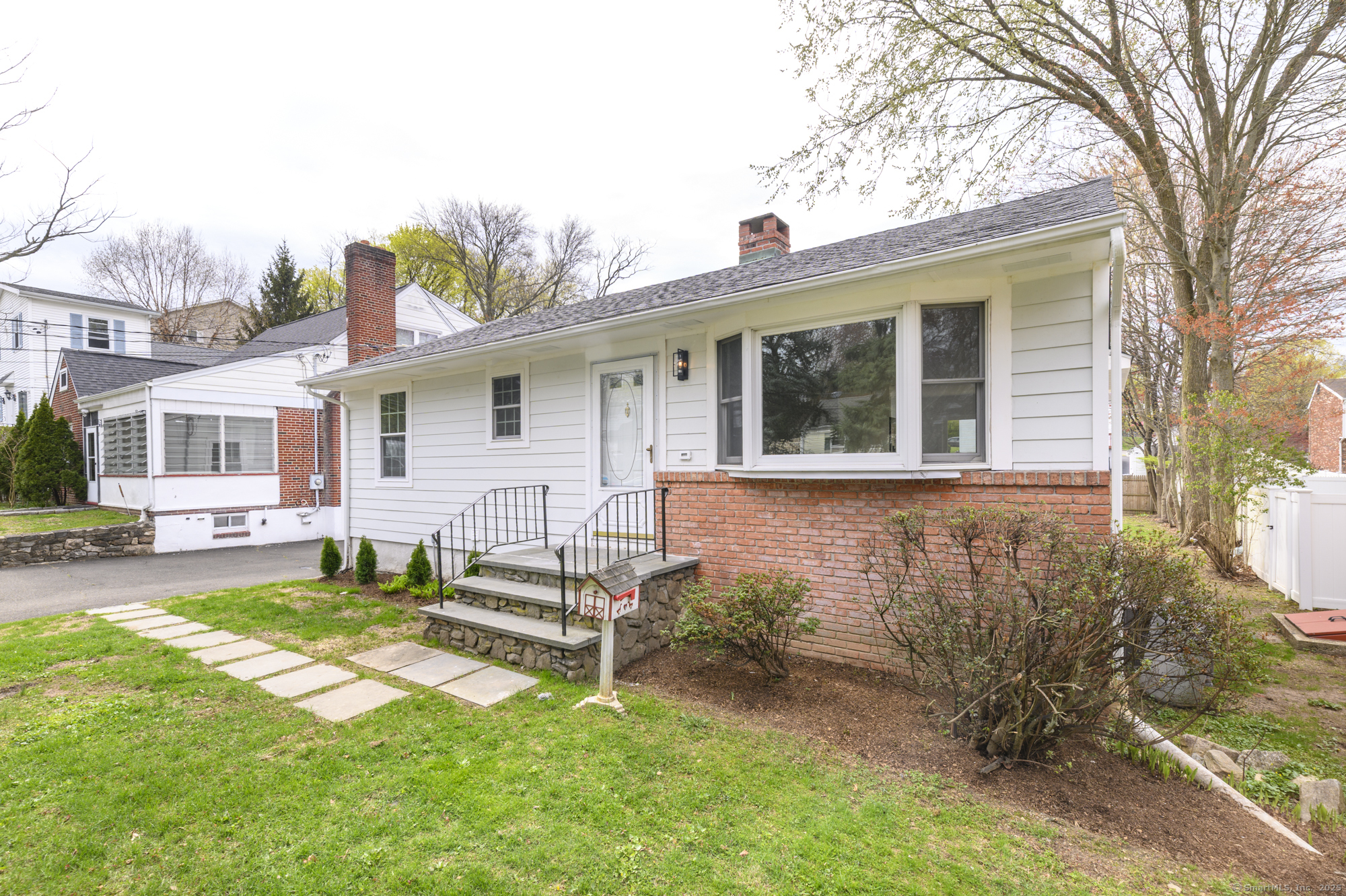 Rental Property at Mcclean Avenue, Stamford, Connecticut - Bedrooms: 3 
Bathrooms: 2 
Rooms: 6  - $4,500 MO.