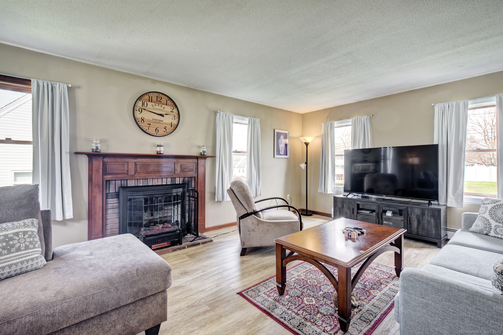 16 Renee Lane, Enfield, Connecticut image 8