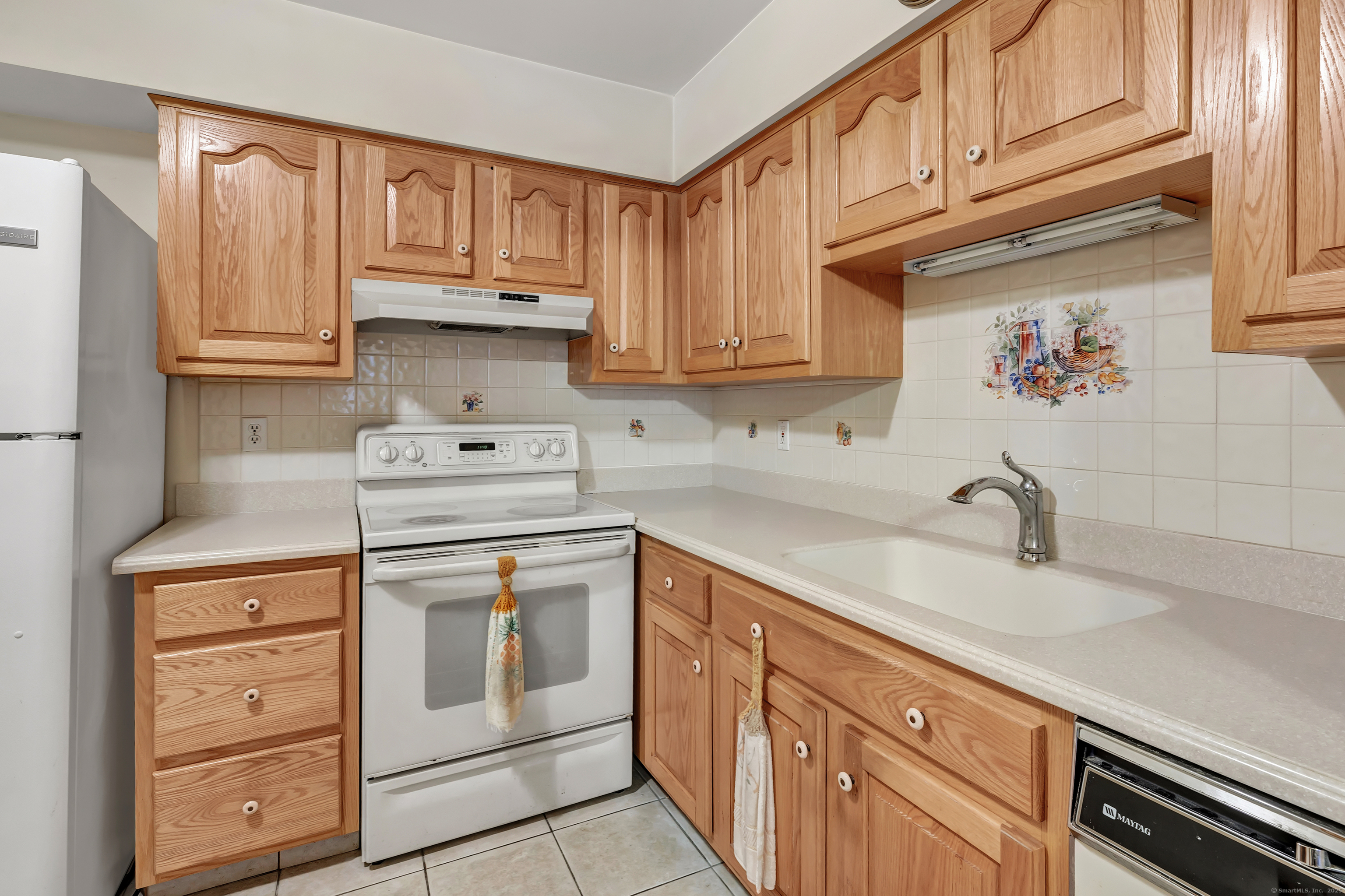 53 Riverview Drive #53, Bridgeport, Connecticut image 19