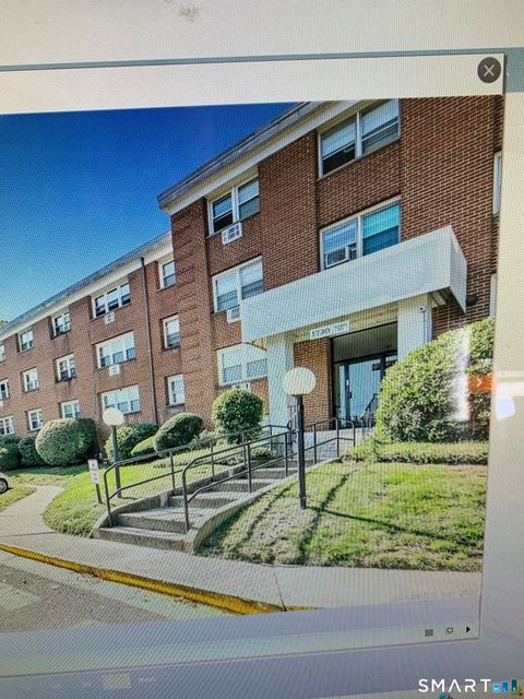 Condo For Sale - 1730 State Street #APT 106<br/> Hamden, CT 06517