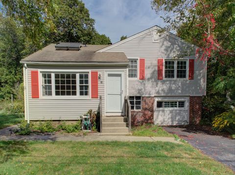 Photo of 24 Larchmont Terrace, Groton, CT 06355 (MLS # 24166280)