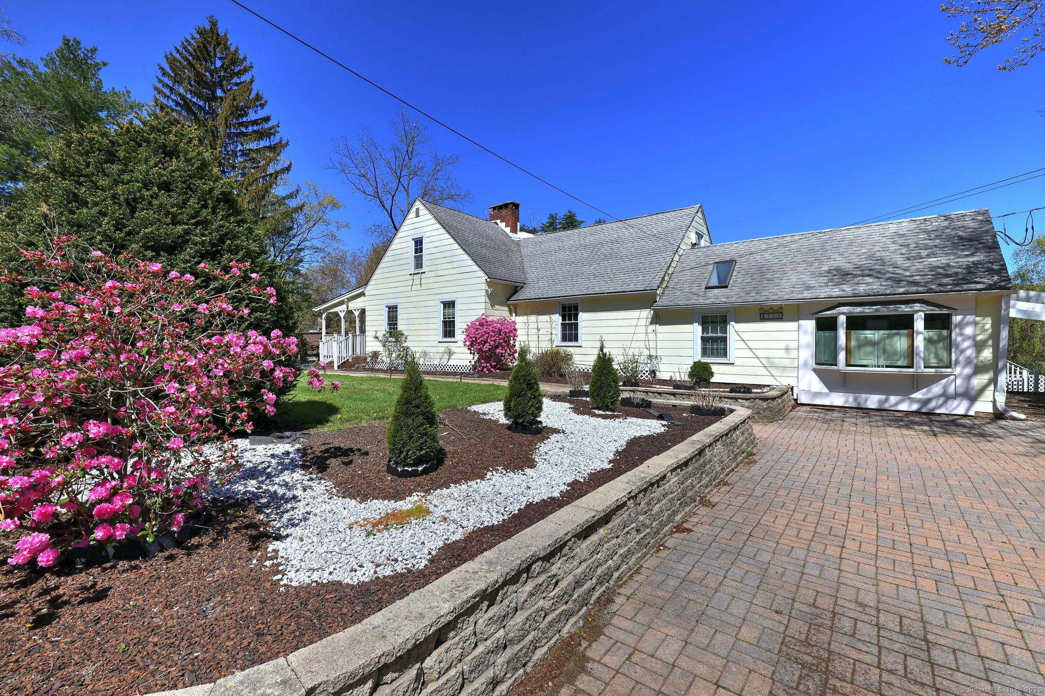 W Avon Road, Farmington, Connecticut - 4 Bedrooms  
3 Bathrooms  
8 Rooms - 