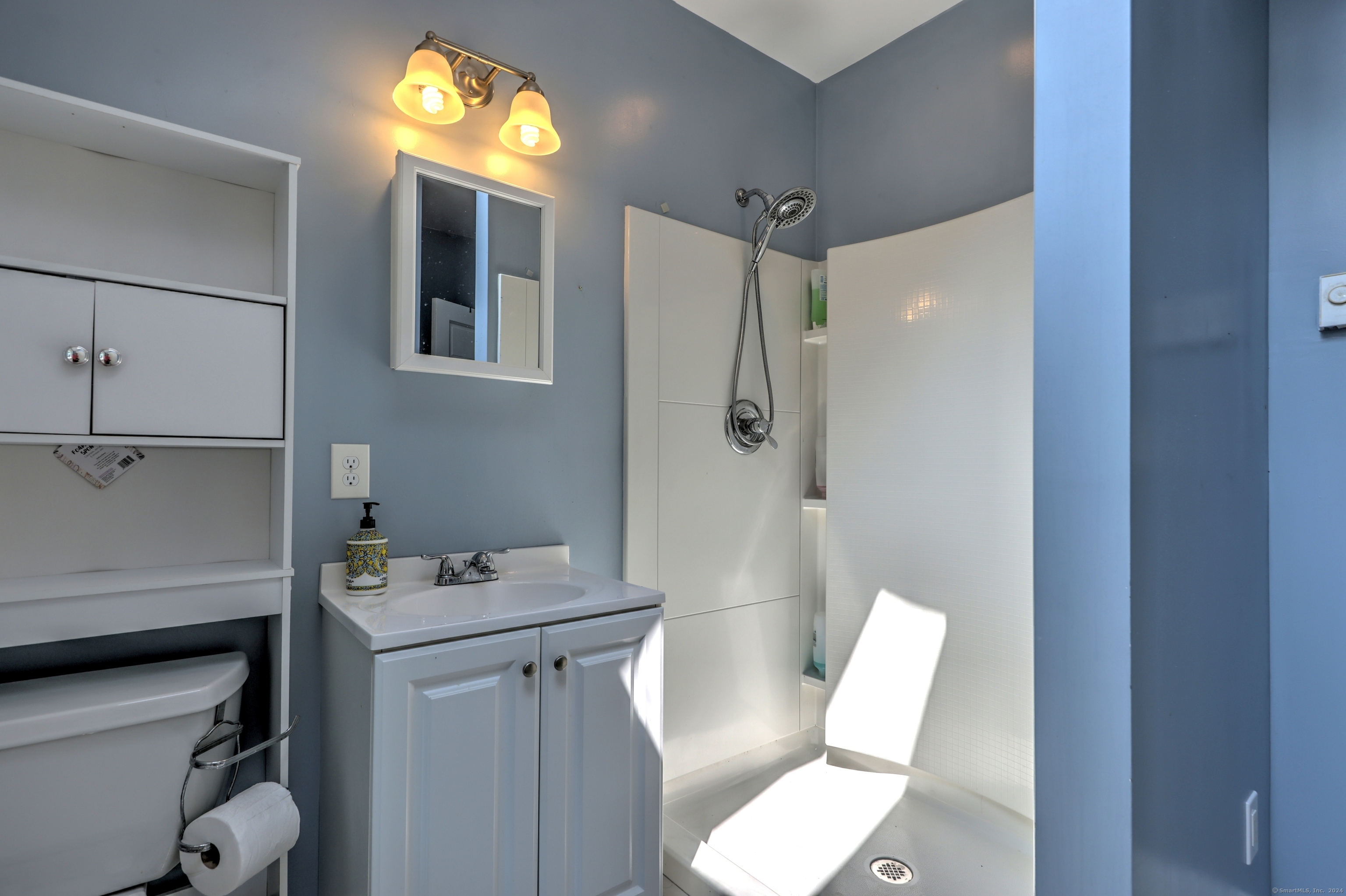 115 W Avon Road, Farmington, Connecticut image 26